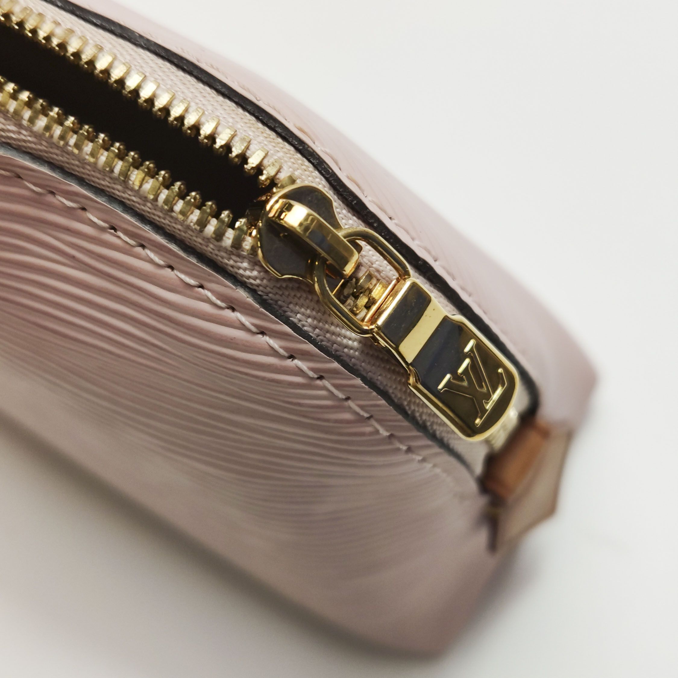 Louis Vuitton Louis Vuitton (LV) Small Cowhide Vegetable Tanned Leather S Size ONE SIZE - 5 Thumbnail