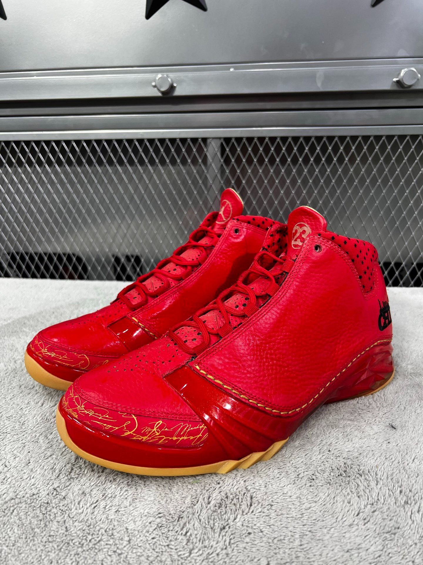 Nike Nike Red Lowtop Sneakers 23 Men Size US 10 / EU 43 - 1 Thumbnail