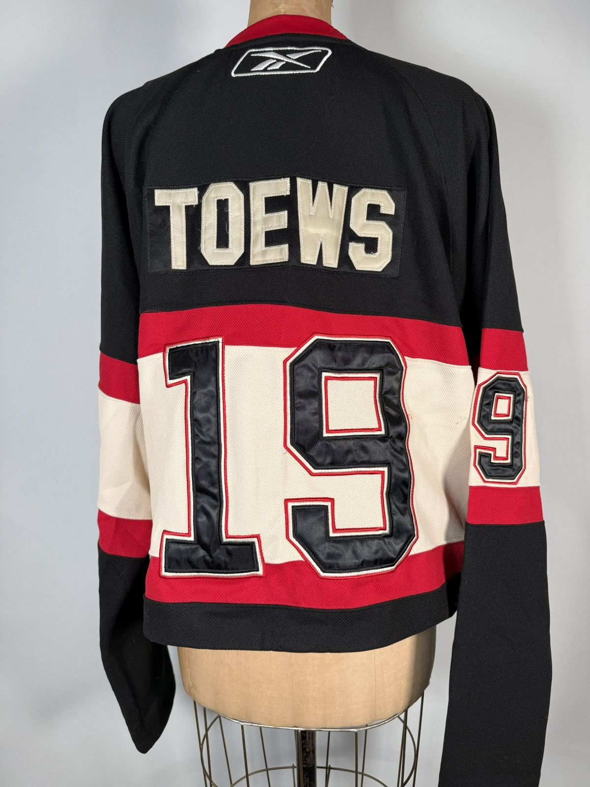 NHL Rare NHL Reebok Chicago Blackhawks Jonathan Toews 19 Jersey Size US M / EU 48-50 / 2 - 4 Thumbnail