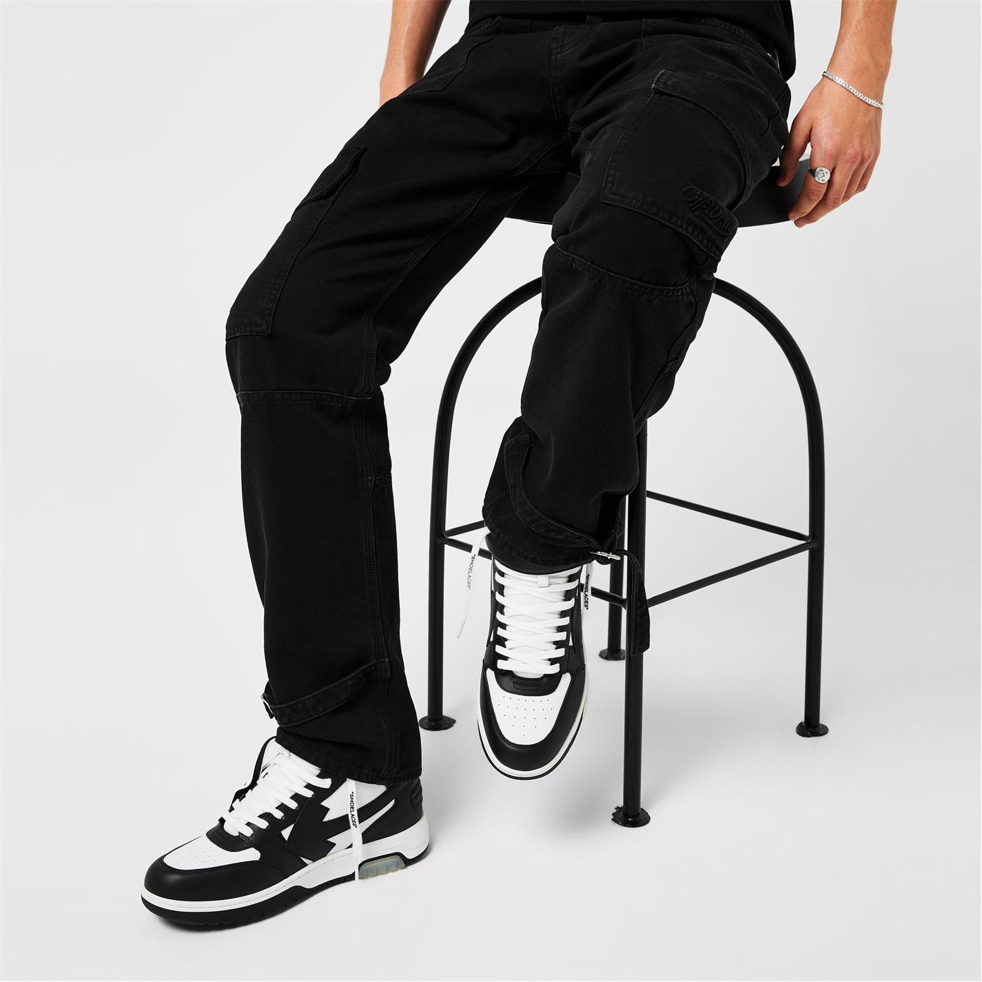 Off-White o1g2r1mq0226 High Top Sneakers in White & Black Size US 8.5 / EU 41-42 - 2 Thumbnail