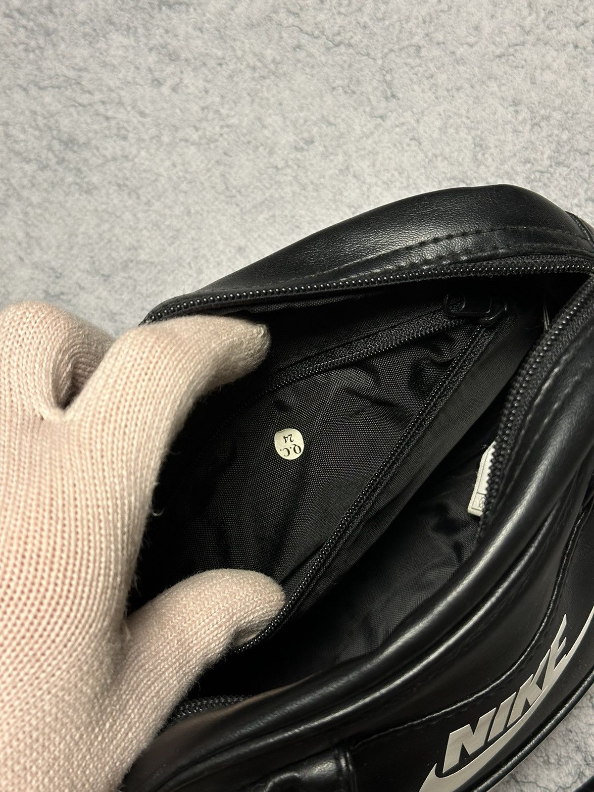 Nike Vintage Nike 90s Leather Hand Bag Size ONE SIZE - 13 Thumbnail