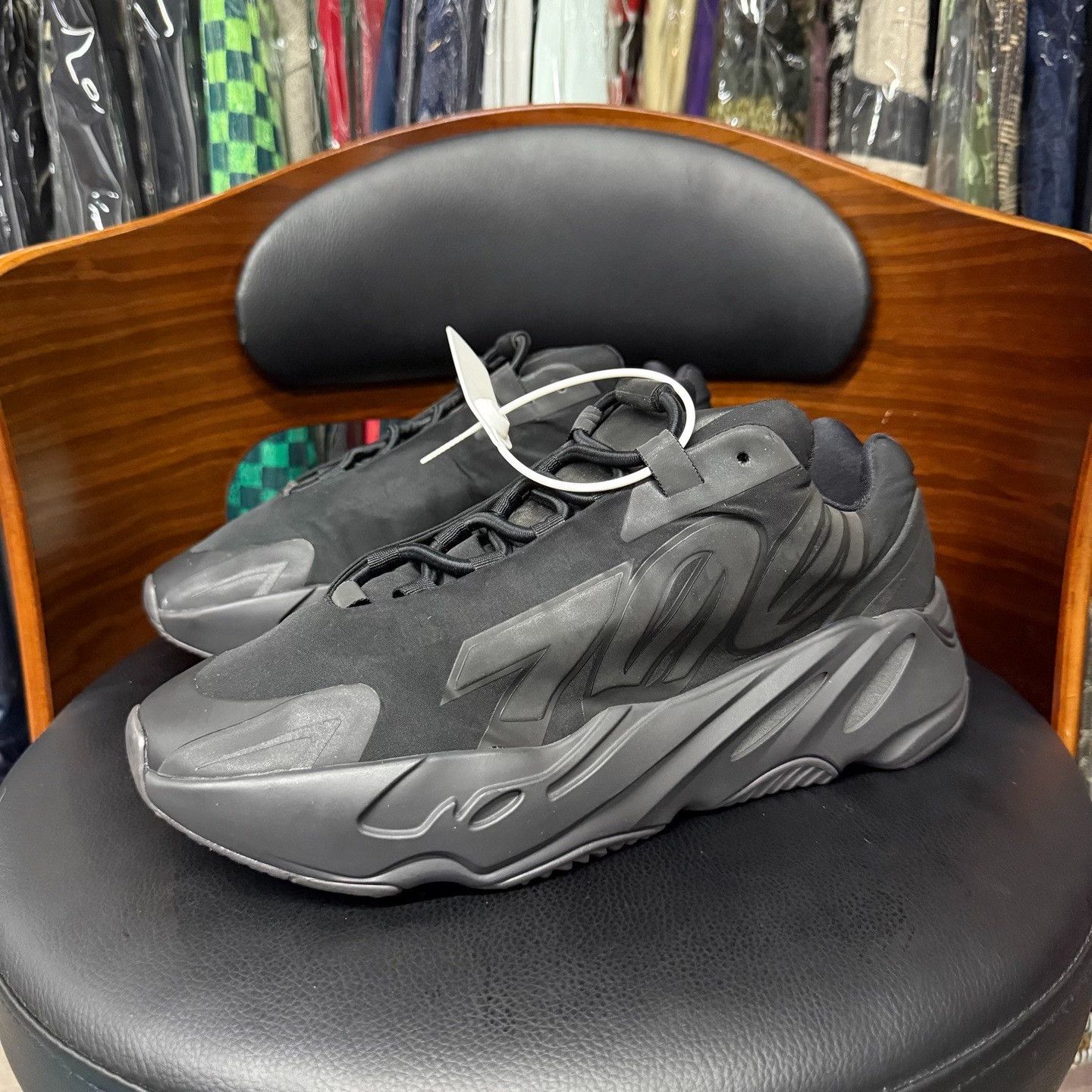 Adidas YEEZY700 Black Lowtop Sneakers 9.5 Men