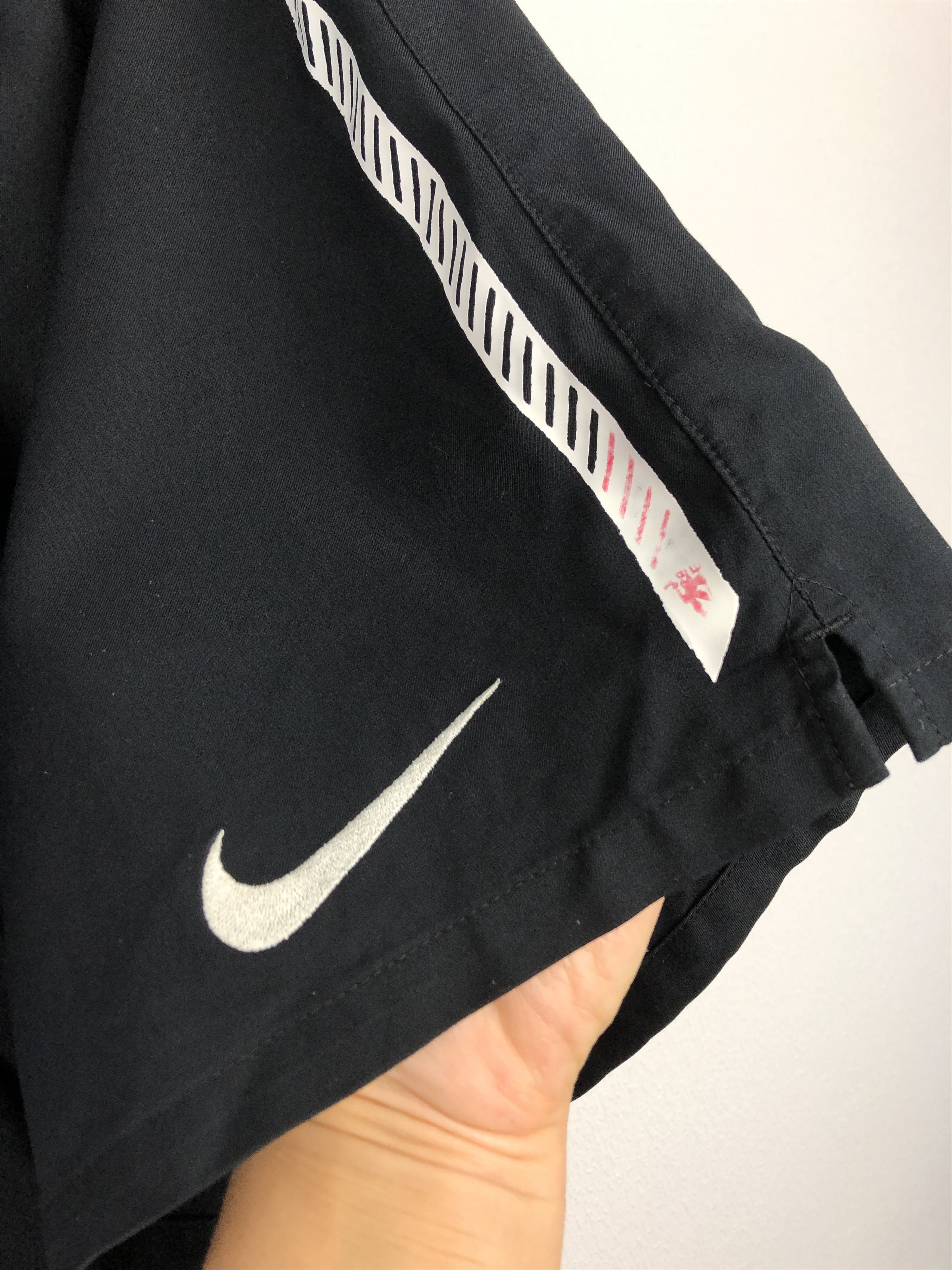 Nike Vintage Nike Manchester United Football Shorts Soccer Size L Size US 36 / EU 52 - 4 Thumbnail