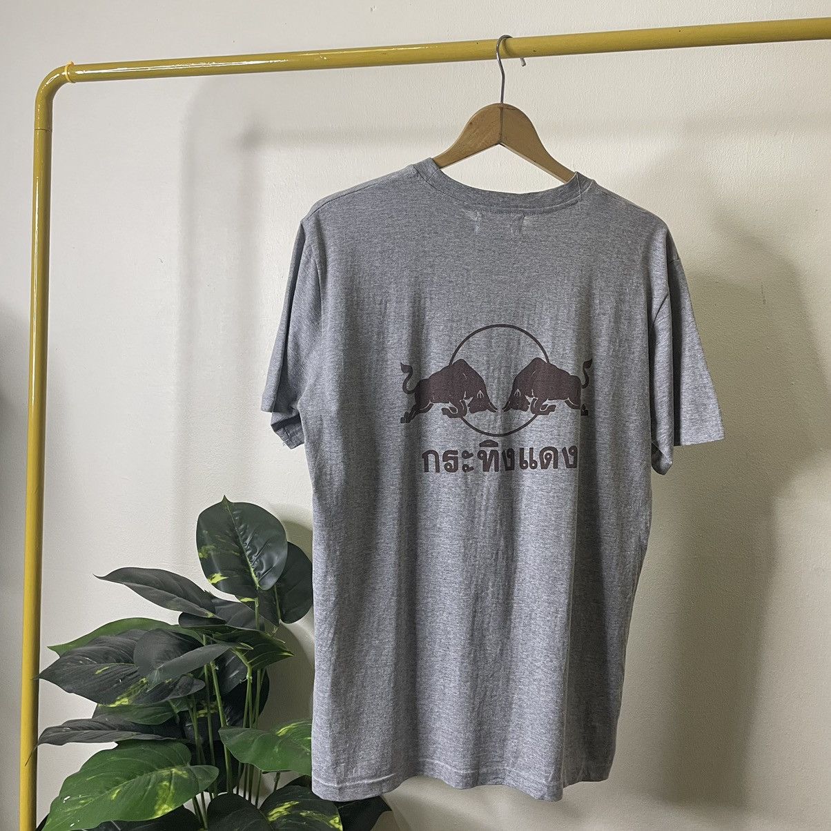 Vintage Vintage 90s Red Bull Parody Thailand Fighting Bulls T Shirt Size US L / EU 52-54 / 3 - 1 Thumbnail