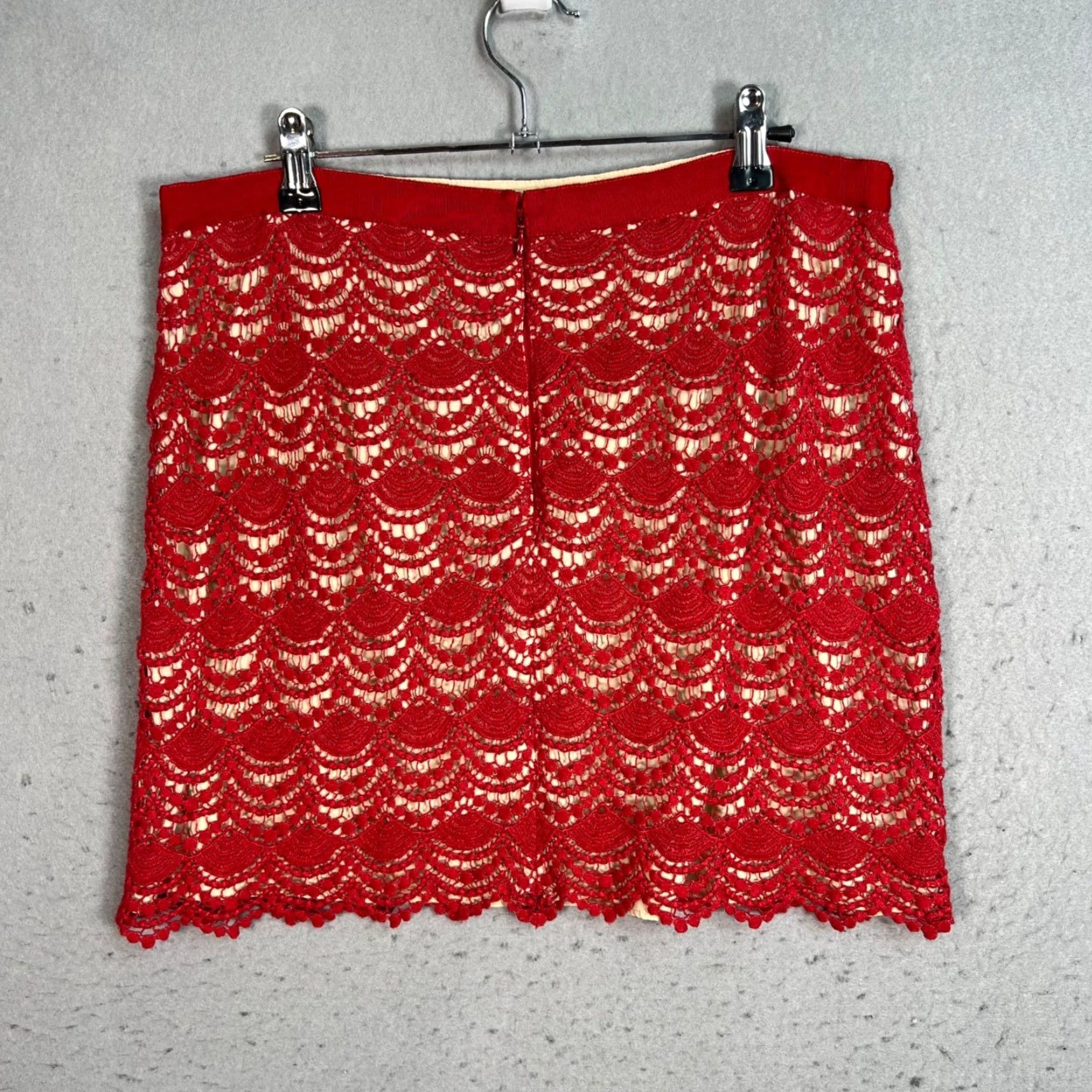 Club Monaco Club Monaco Red Lace Mini Skirt Adult Womens Size 12 Lined Casual Summer Spring Size 34" / US 12 / IT 48 - 2 Thumbnail