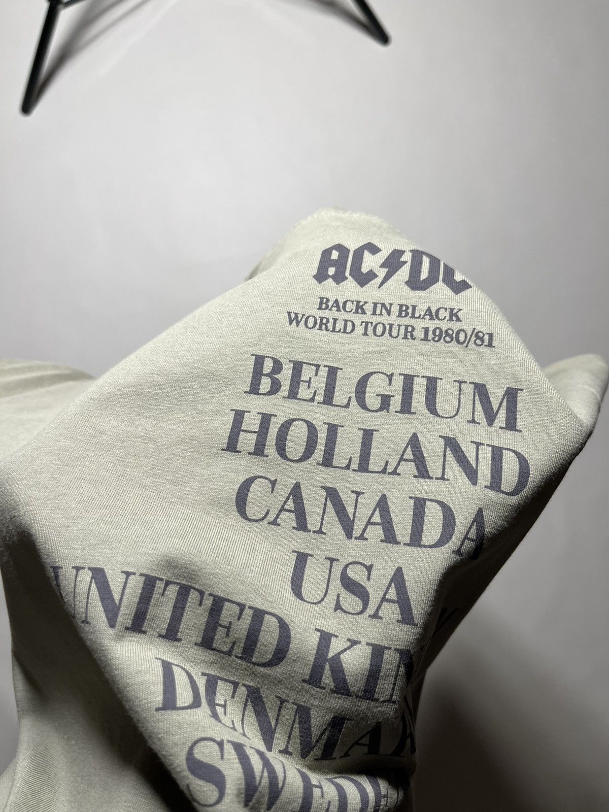 AC/DC Vintage AC/DC World Tour Khaki perfectly washed t-shirt Size US S / EU 44-46 / 1 - 7 Thumbnail