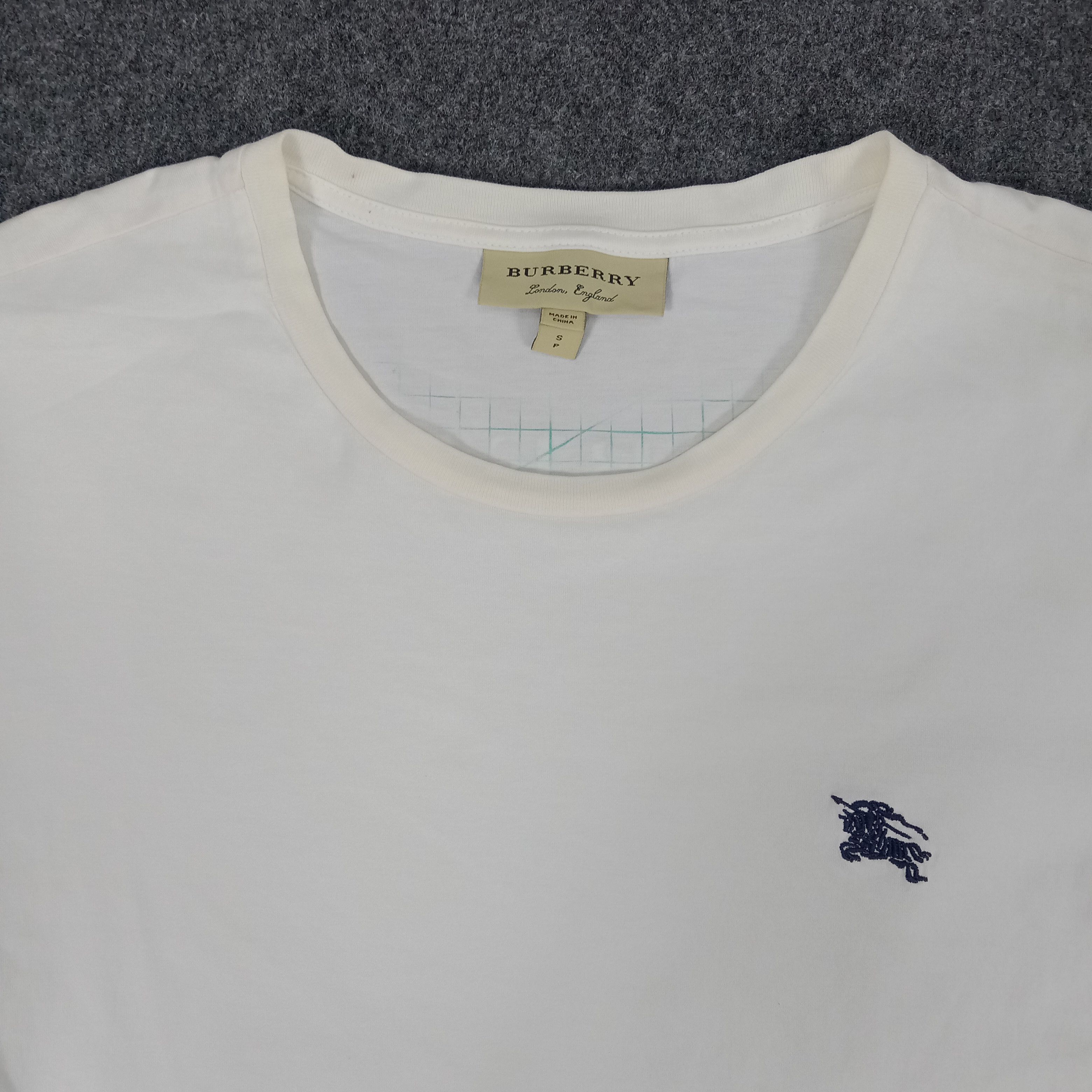 Burberry × Vintage Burberry London Luxury Brand Small Logo Tshirt Size US M / EU 48-50 / 2 - 4 Thumbnail
