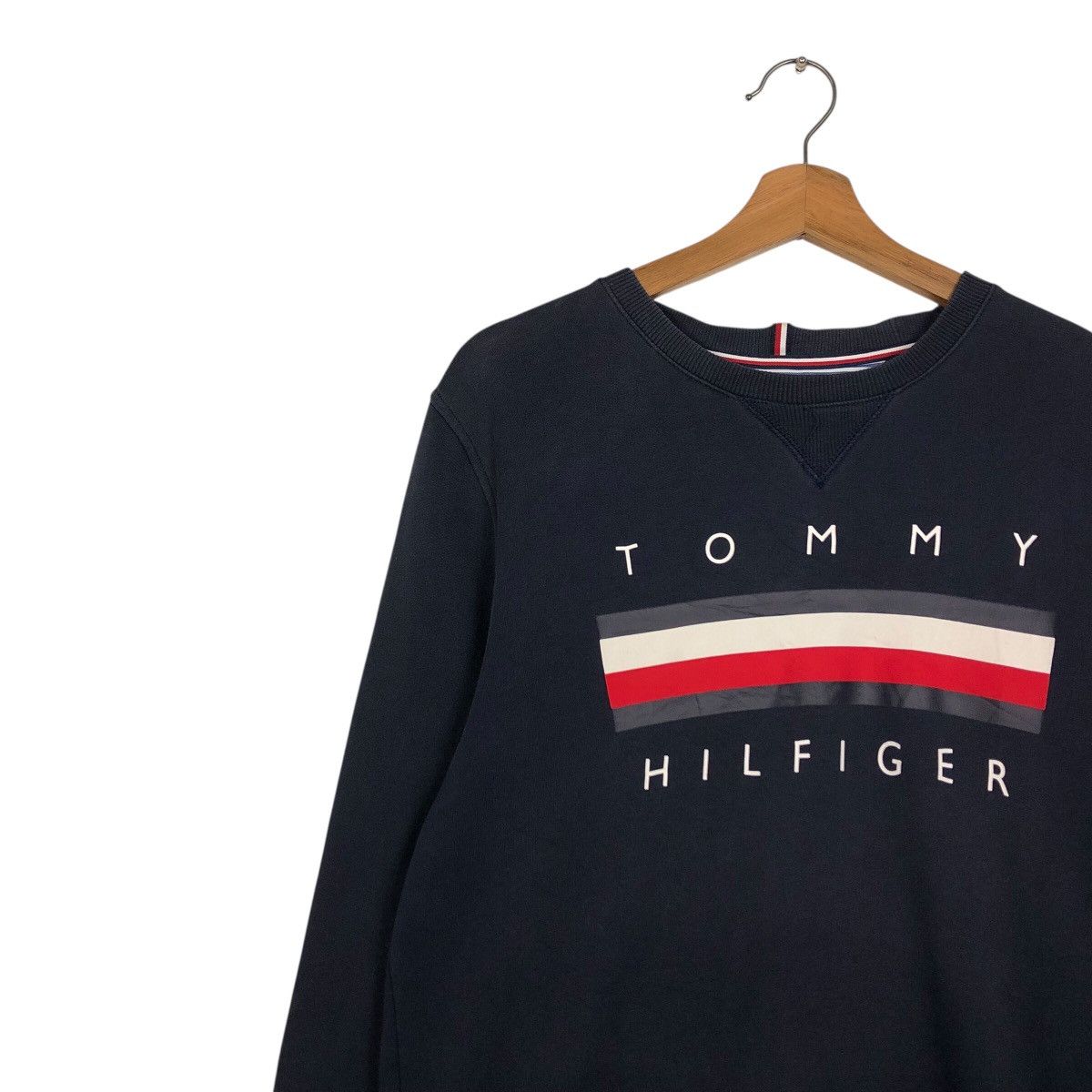 Japanese Brand Tommy Hilfiger Embroidered Flag Stripe Crewneck – Navy Size US M / EU 48-50 / 2 - 8 Thumbnail