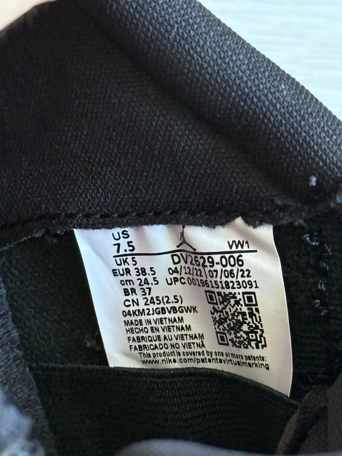 Jordan Brand Nike Air Jordan 11 CMFT Low Size US 7.5 / IT 37.5 - 7 Thumbnail