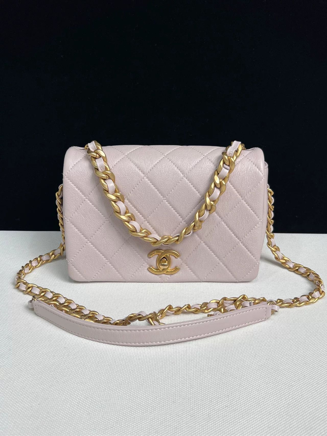Chanel Pre-loved Bag Very good condition Size ONE SIZE - 1 Thumbnail