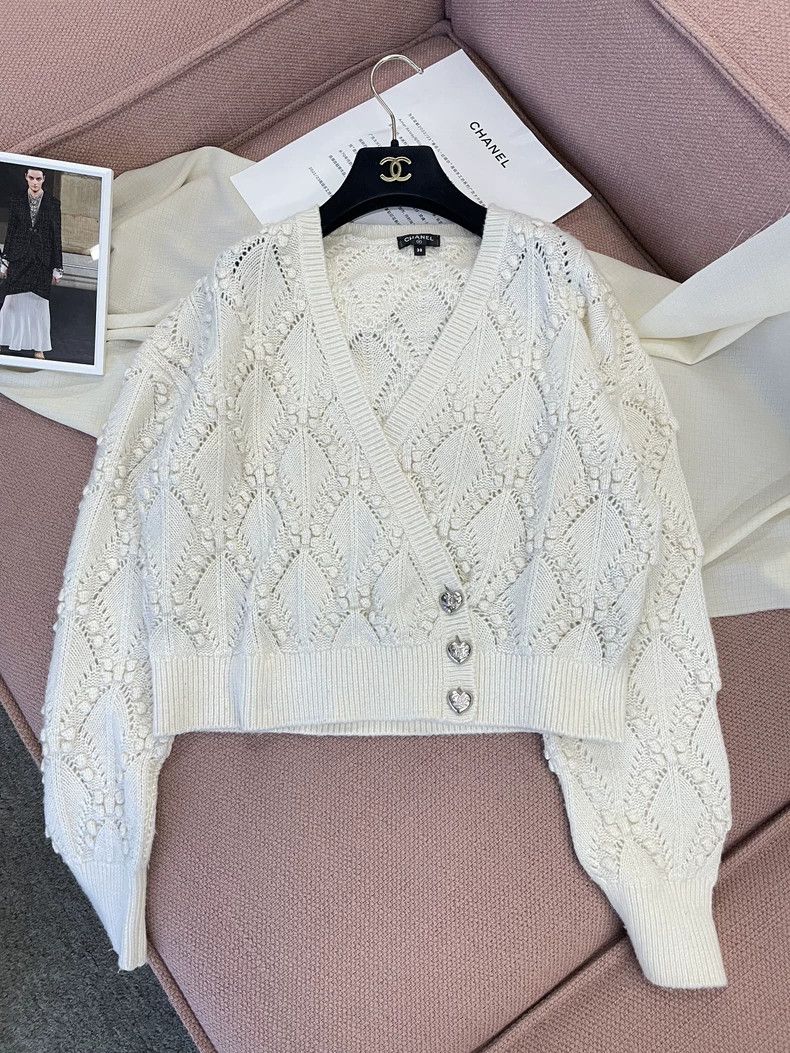 Chanel Chanel White Heart Button Knit Top Size US M / EU 48-50 / 2 - 1 Thumbnail
