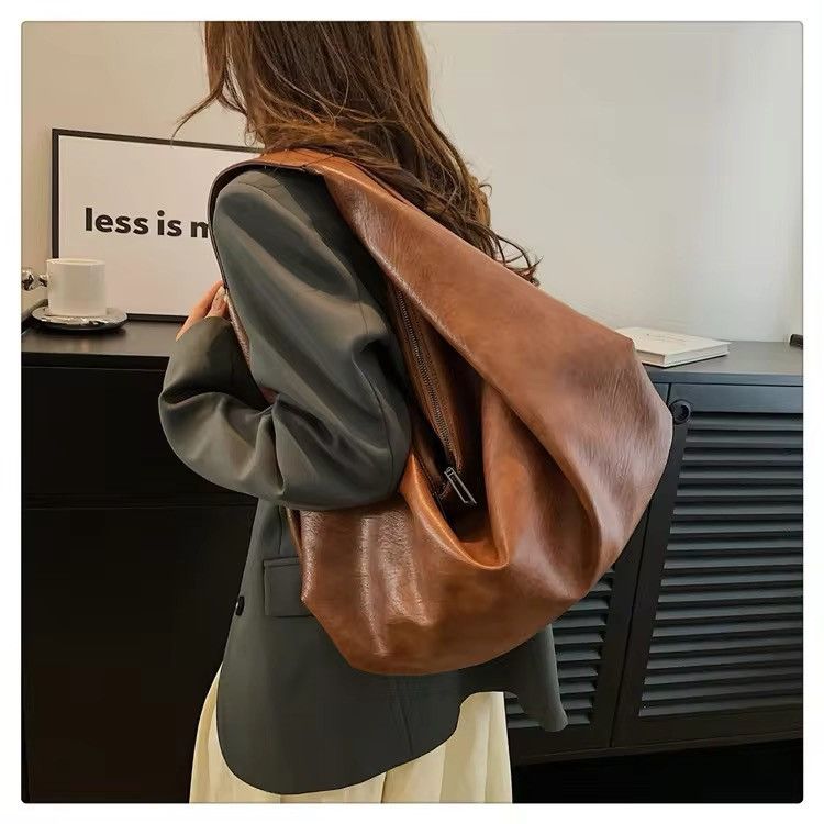Japanese Brand × Leather Soft Leather Crossbody Handbag Size ONE SIZE - 2 Thumbnail