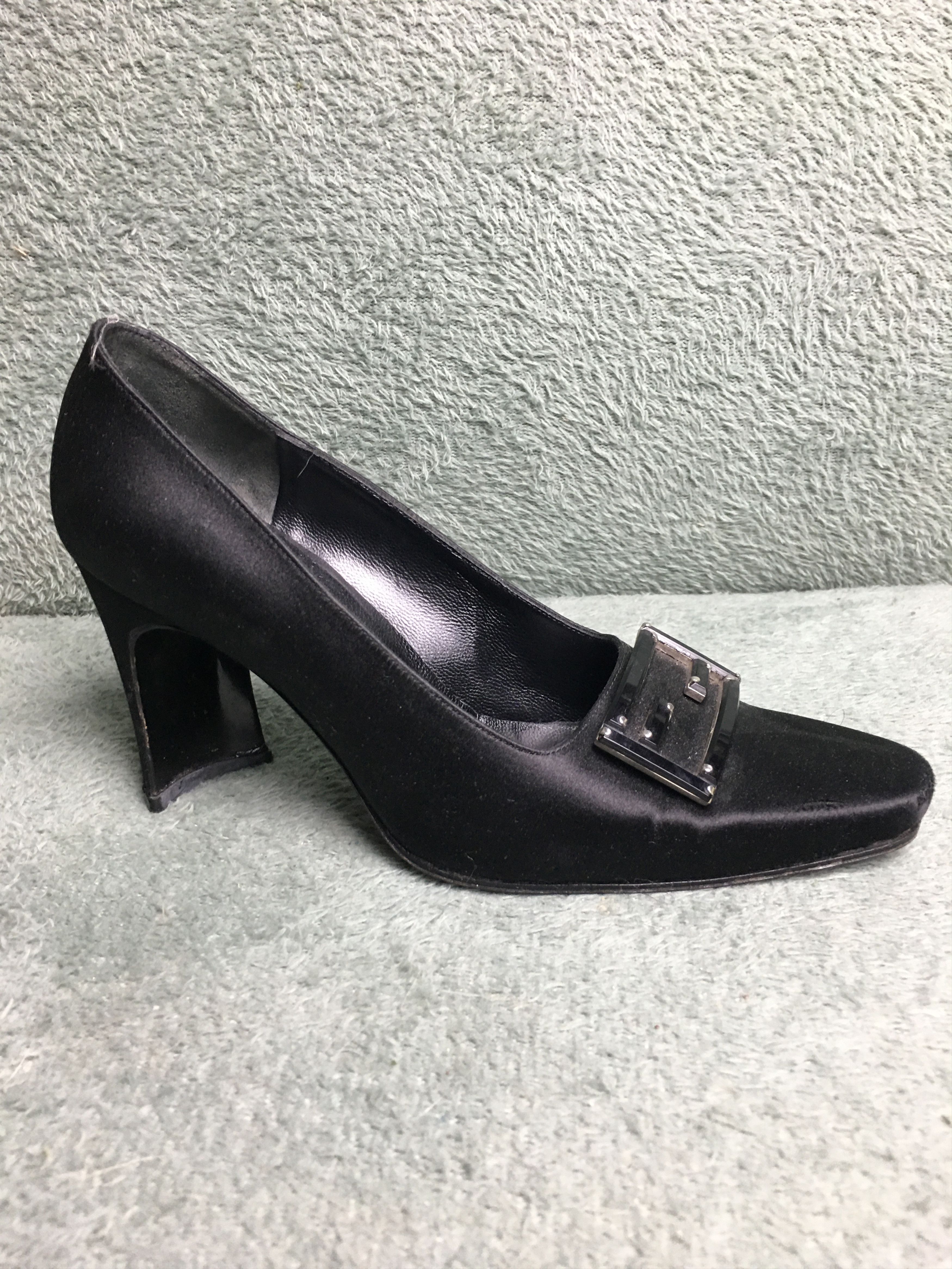 Fendi FENDI Black Satin Logo Buckle Pumps Heels IT 35 Size US 5 / IT 35 - 5 Thumbnail