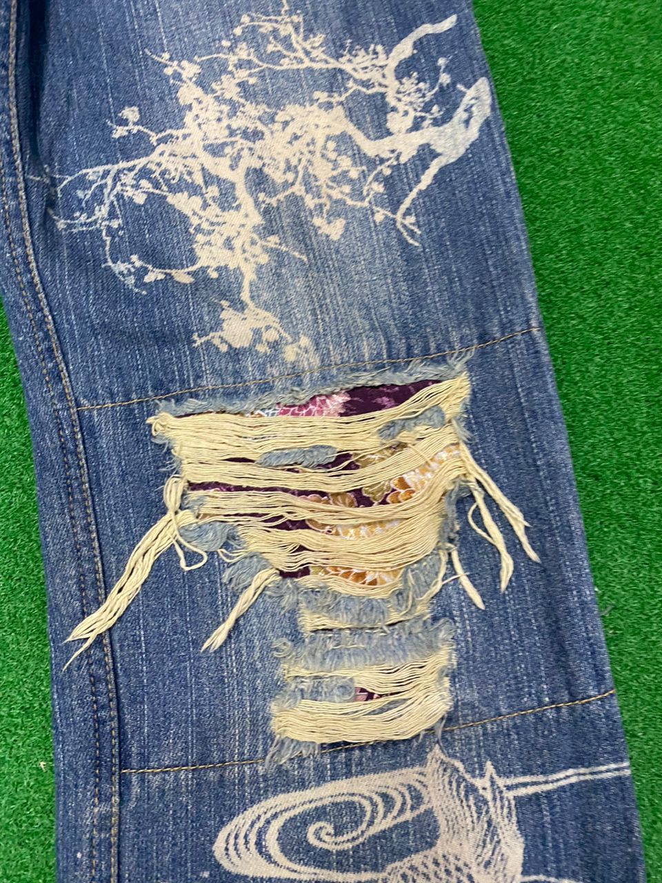 If Six Was Nine WORLD JEANS INTERNATIONAL SUKARJAN FISH KOI DESIGN DENIM Size US 30 / EU 46 - 5 Thumbnail