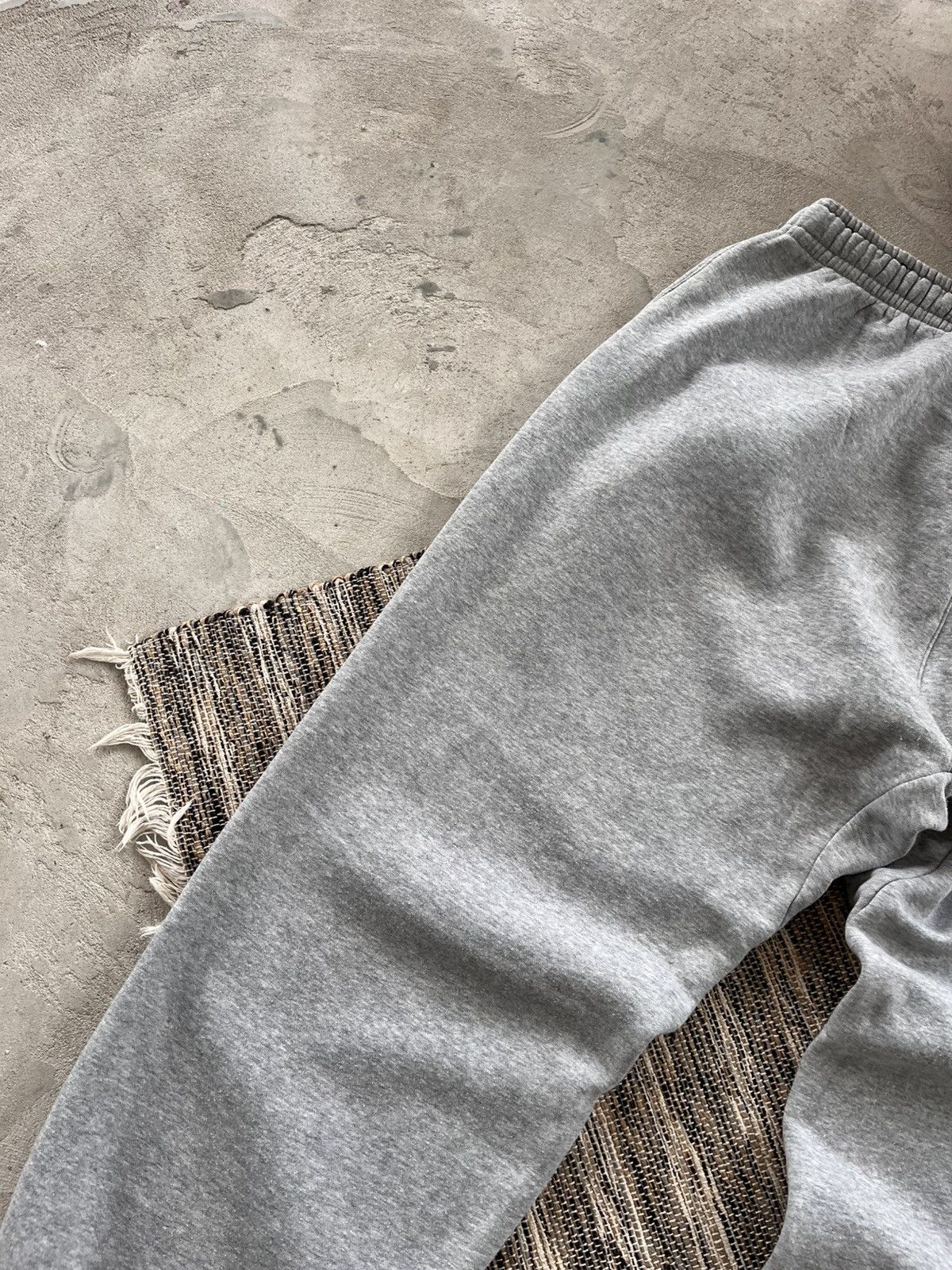 Nike Vintage Nike Grey Y2K Oversize Wide Sweatpants Joggers Size US 38 / EU 54 - 11 Thumbnail