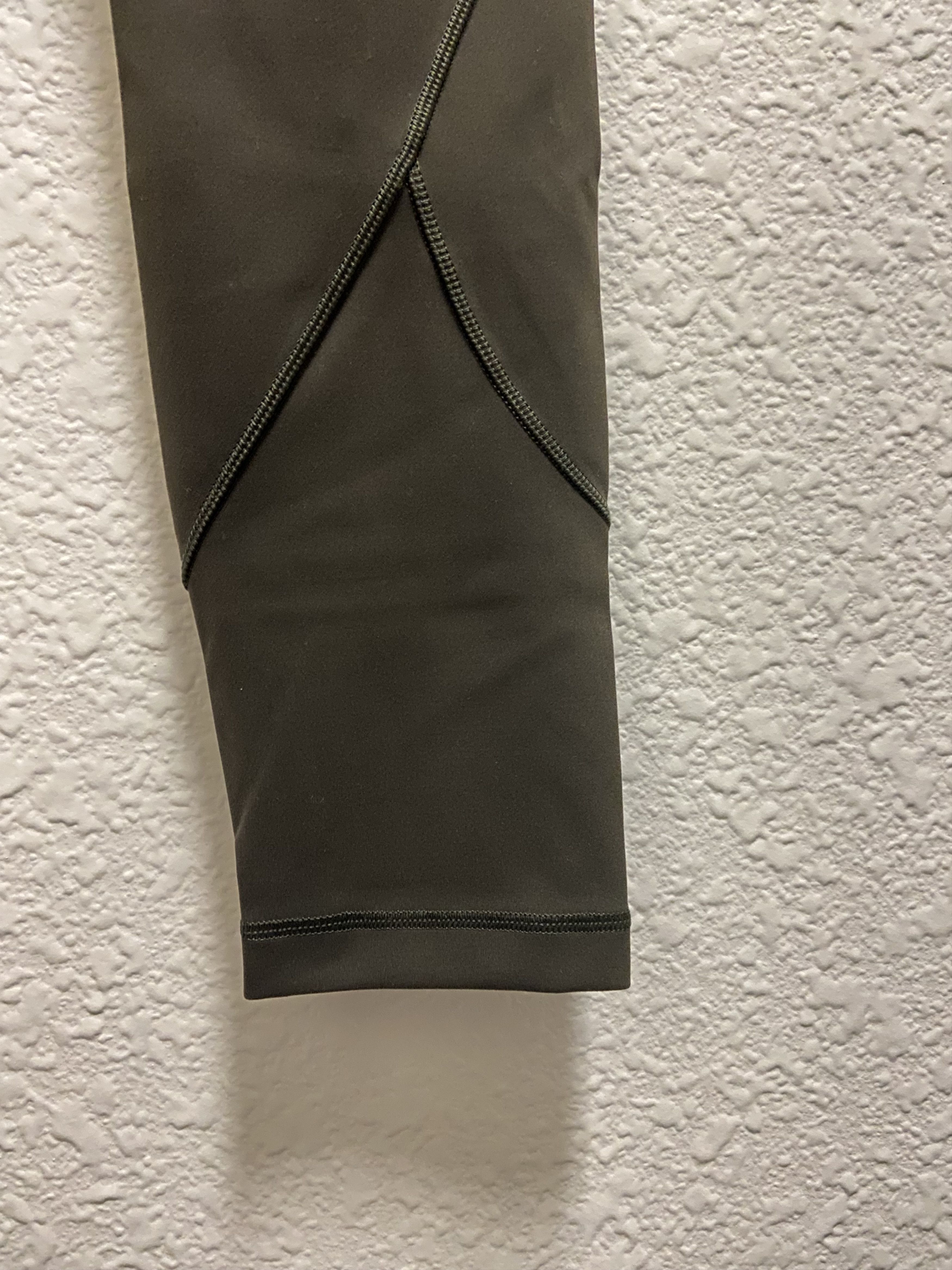 Lululemon 🆕 Lululemon In Movement 25” Leggings - Dark Olive Size 27" / US 4 / IT 40 - 5 Thumbnail