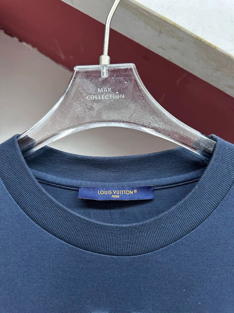 Louis Vuitton Louis Vuitton Blue and black embossed logo short sleeve Size US S / EU 44-46 / 1 - 2 Thumbnail