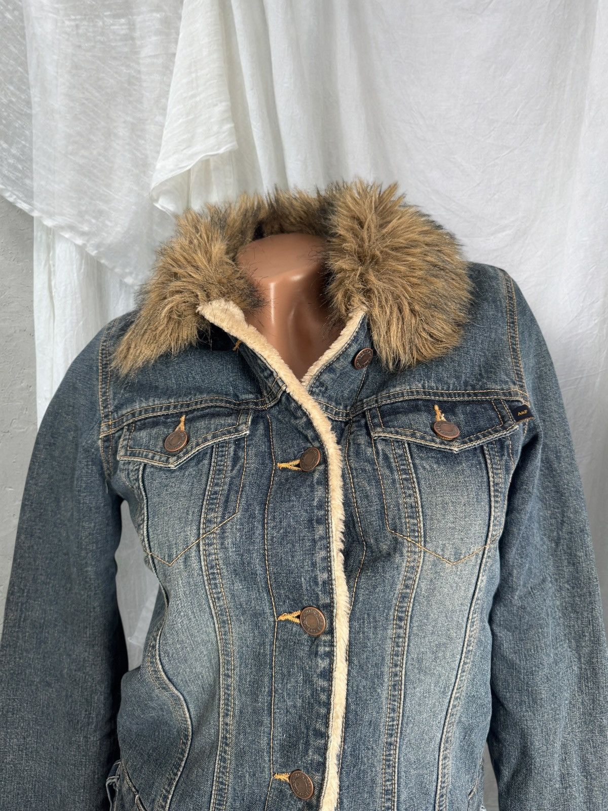 Abercrombie & Fitch Abercombie & Fitch Vintage Faux Fur Denim Jacket Size S / US 4 / IT 40 - 2 Thumbnail