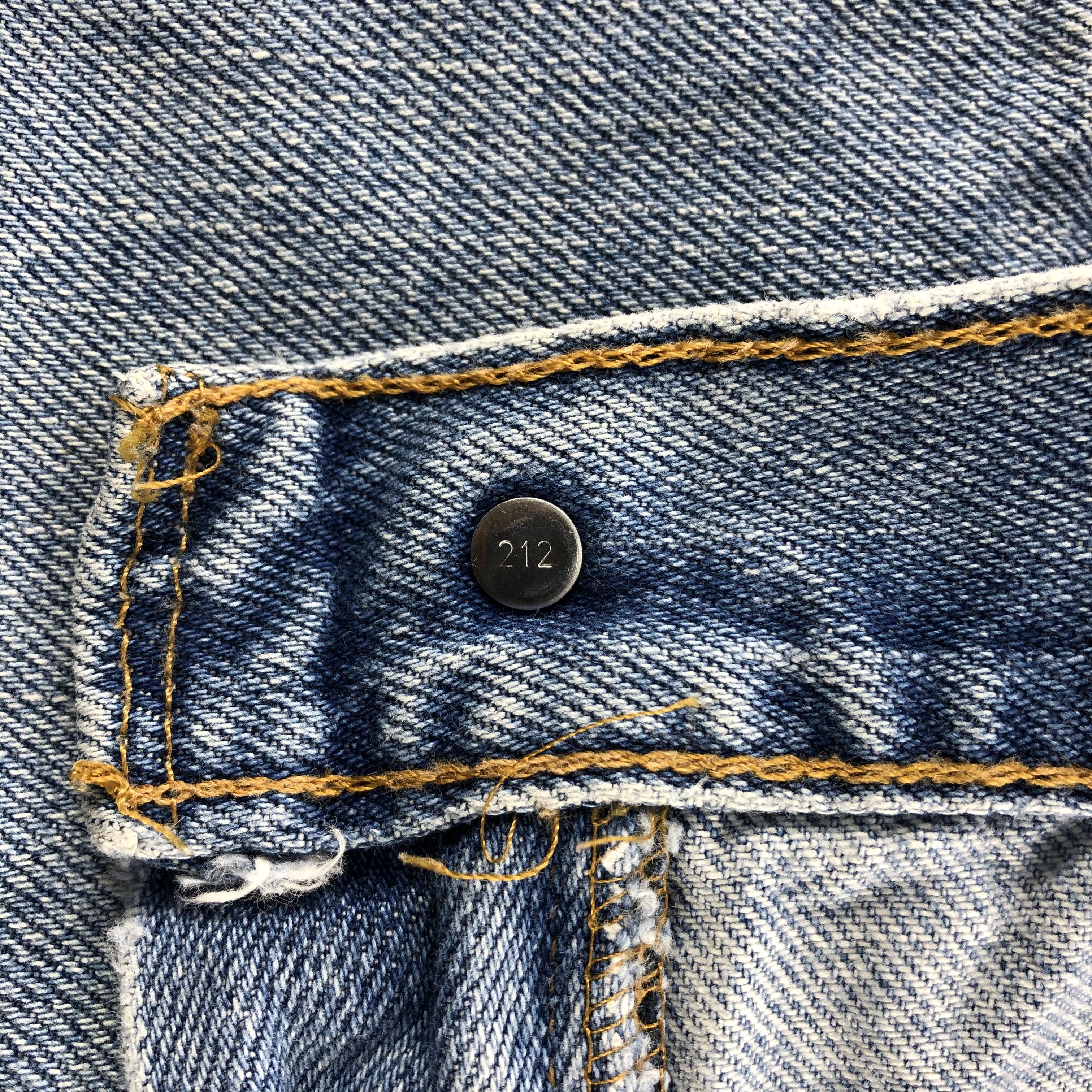 Levi's Vintage 90s Light Wash Levis 550 Jeans-J1193 Size US 35 - 9 Thumbnail