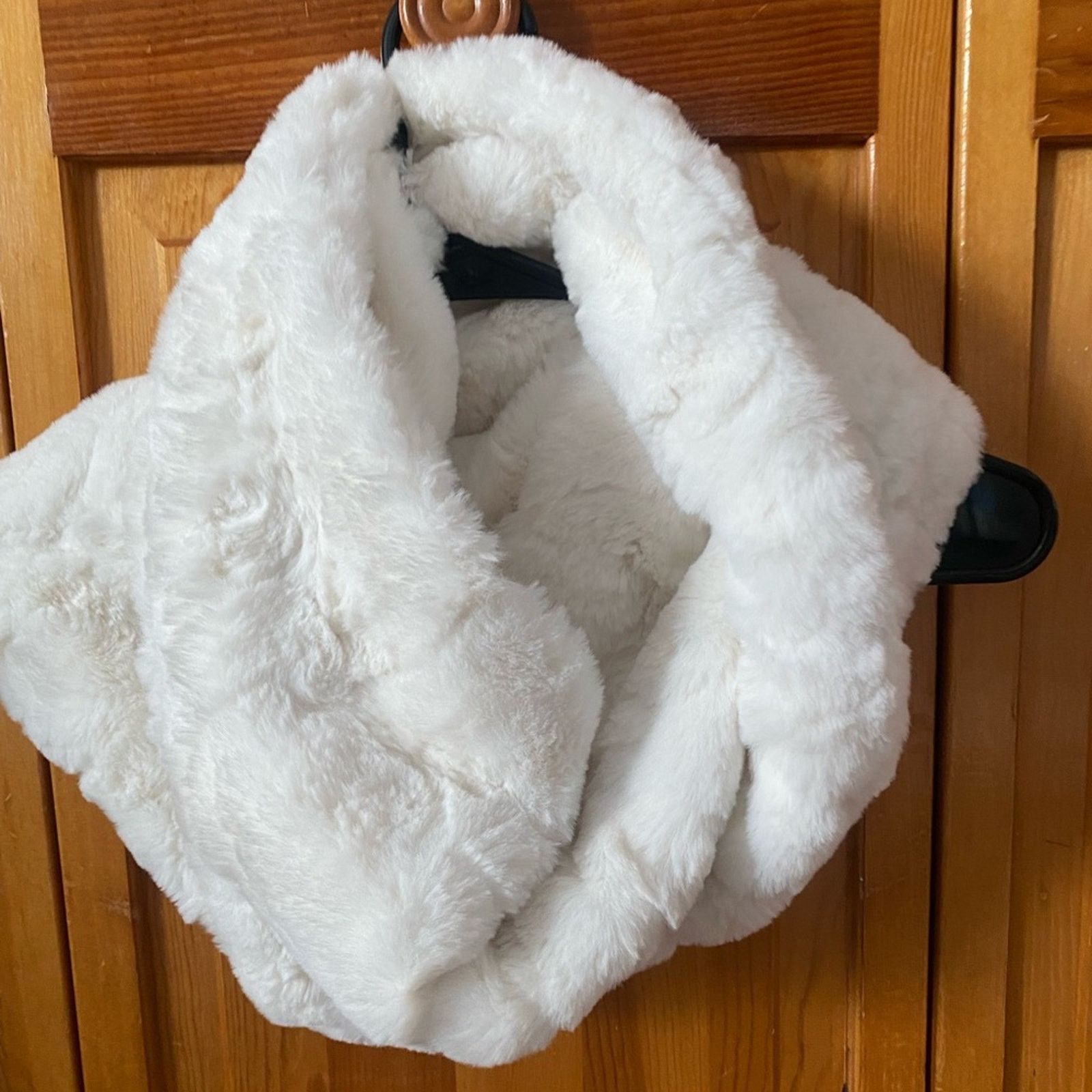 Talbots Luxurious White Faux Fur Scarf Size ONE SIZE - 1 Thumbnail