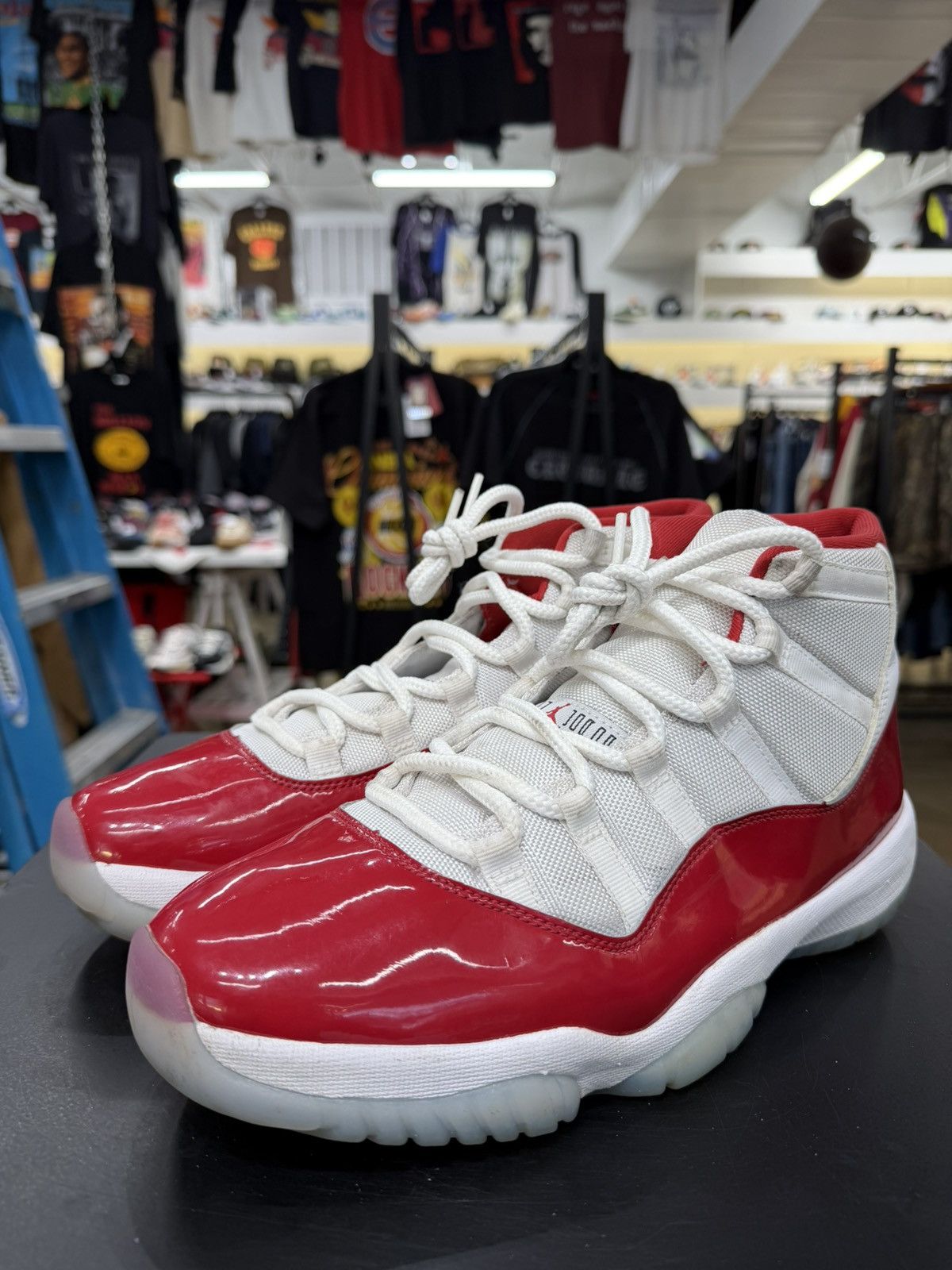 Jordan Brand Air Jordan 11 Cherry Size 11 (2022) Size US 11 / EU 44 - 1 Thumbnail