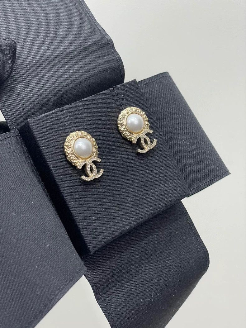 Chanel Chanel Pearl CC Logo Earrings Size ONE SIZE - 2 Thumbnail
