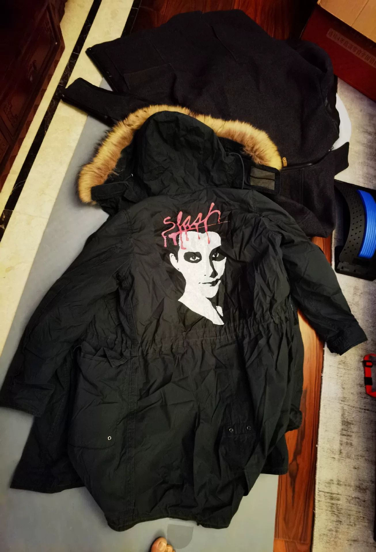 Undercover Undercover Black Fur-Hood Slash Print Coat Size US M / EU 48-50 / 2 - 1 Thumbnail