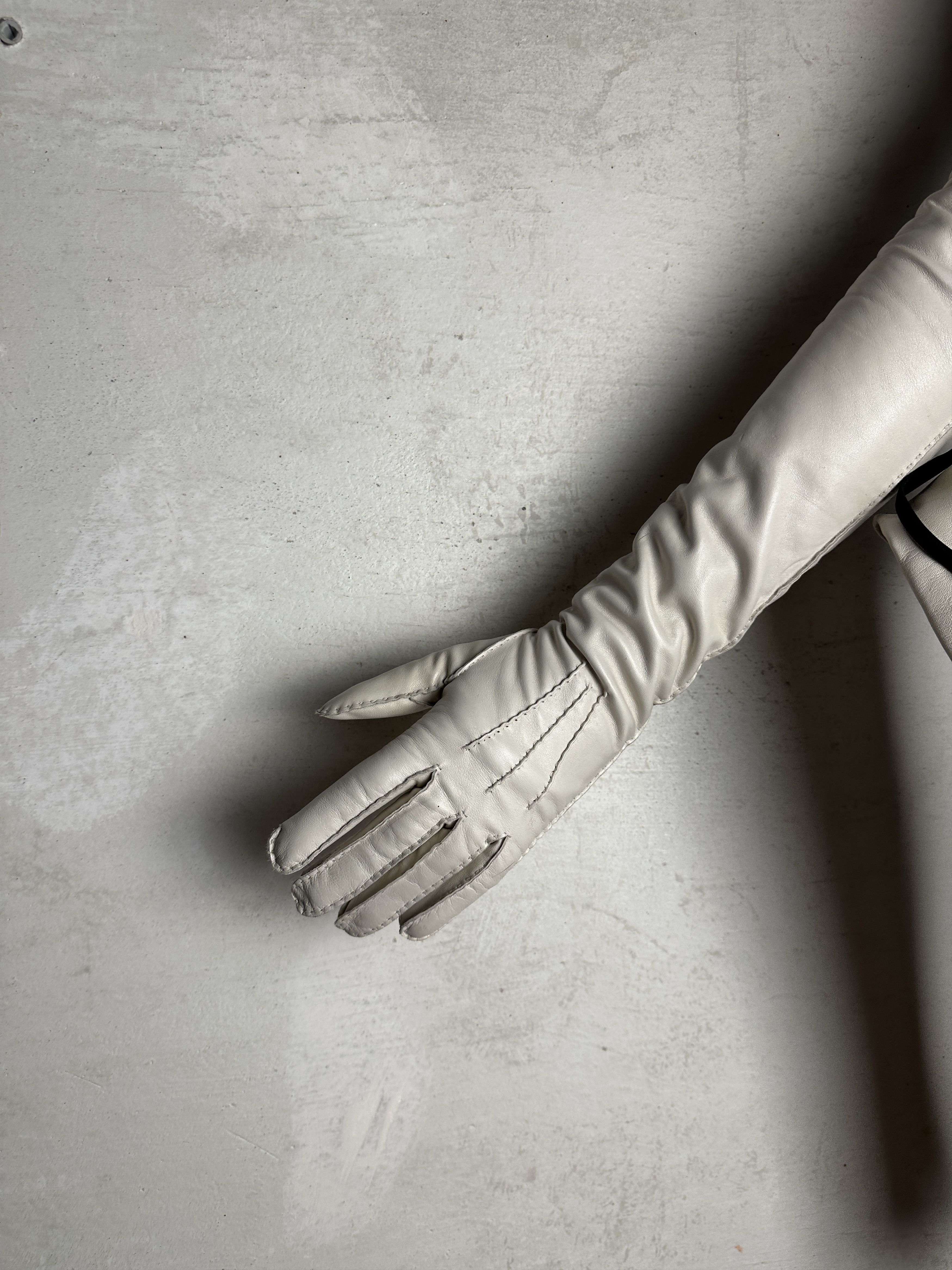 Ann Demeulemeester Ann Demeulemeester Off White Joris Long Gloves Size ONE SIZE - 1 Thumbnail