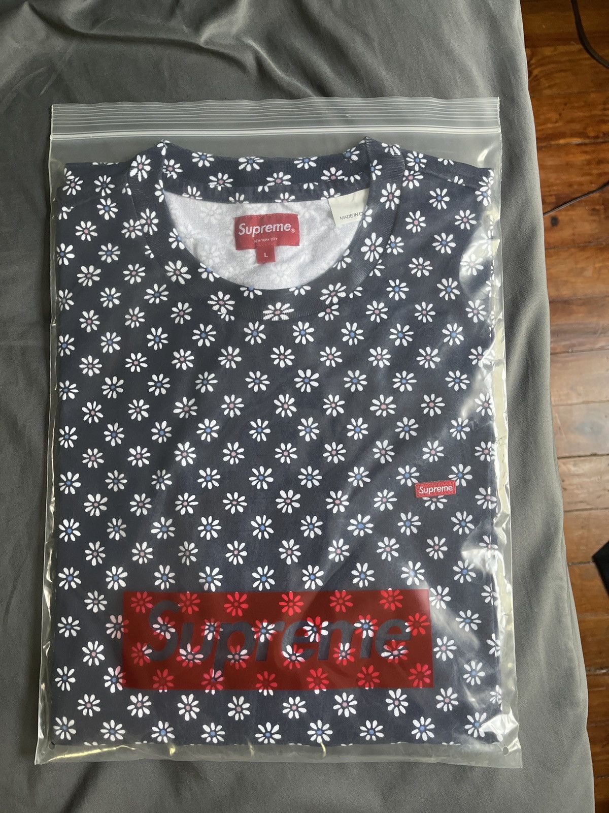 Supreme Supreme Small Box Flowers L/S Tee FW22 Size US L / EU 52-54 / 3 - 1 Thumbnail