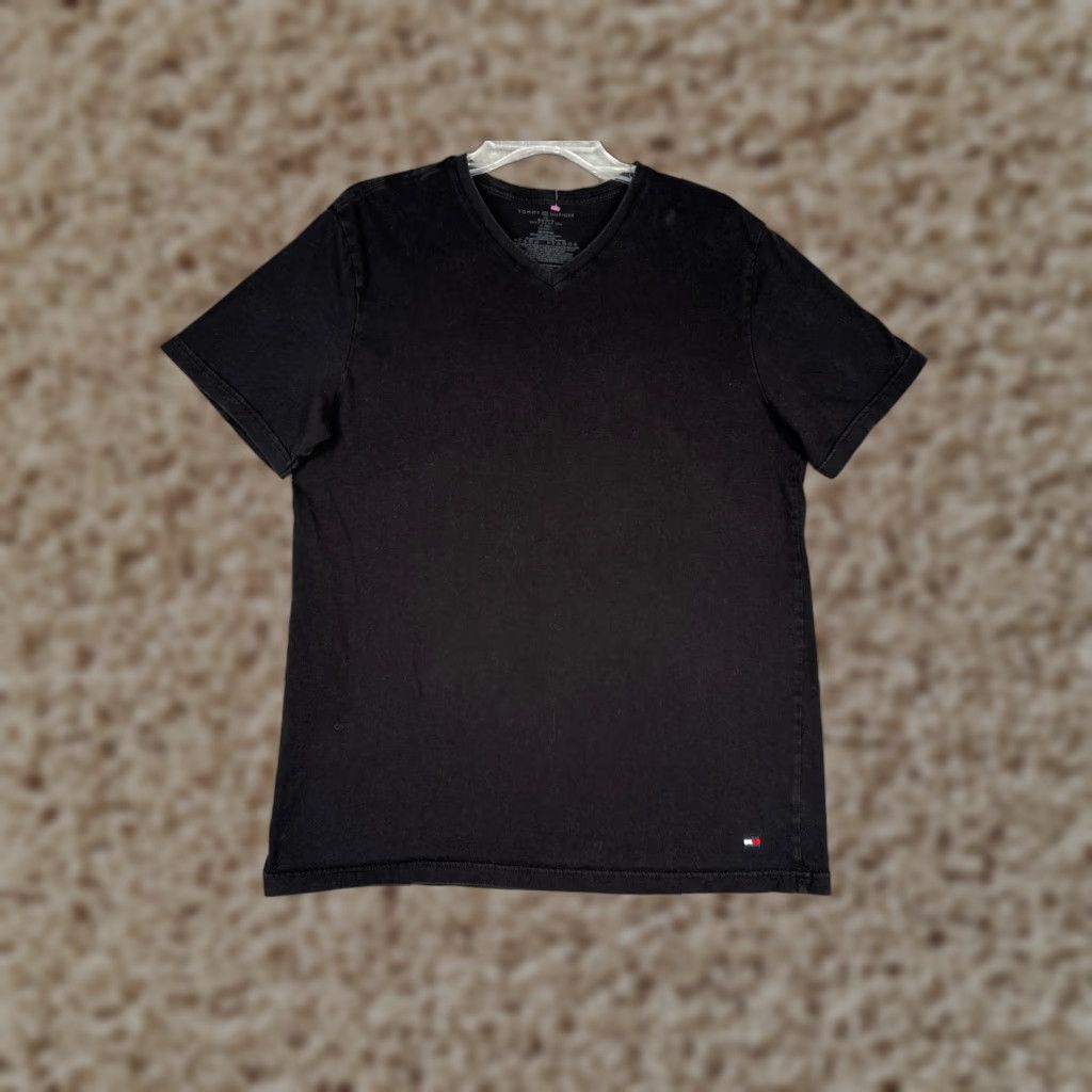 Tommy Hilfiger Tommy Hilfiger Shirt Adult Large Black V-Neck Short Sleeve 100% Cotton Logo Embroidered Mens T-Shirt Size US L / EU 52-54 / 3 - 1 Thumbnail