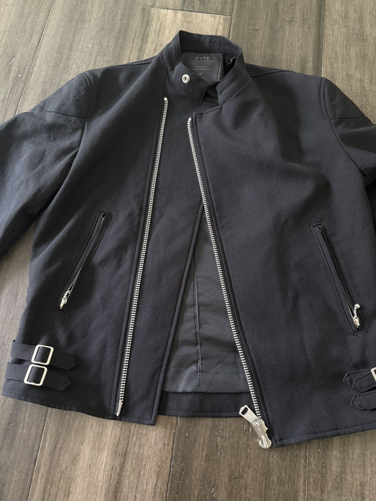 s'yte（yohji yamamoto）RIDERS JACKET Yohji Yamamoto S'YTE Padded Biker Jacket 3 | Grailed