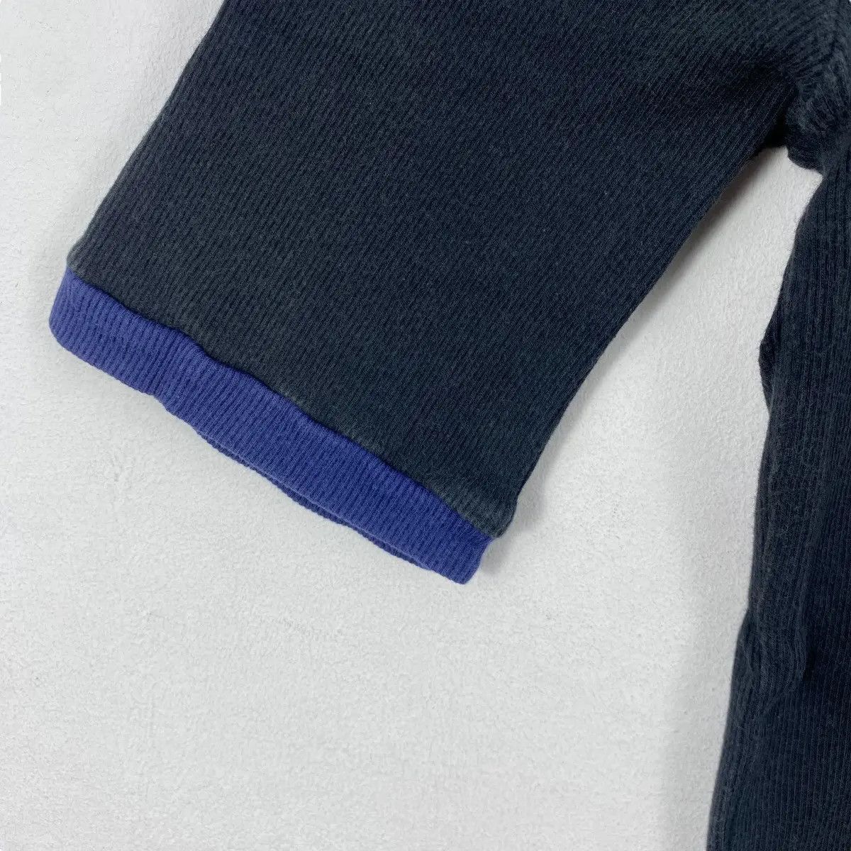 agnes b. Vintage AGNES B. Homme Paris Stretchable V-neck Tee Shirt Size S / US 4 / IT 40 - 3 Thumbnail