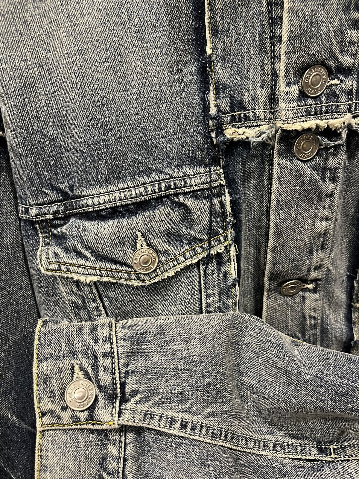 Balenciaga Balenciaga Denim Jacket Size US L / EU 52-54 / 3 - 4 Thumbnail