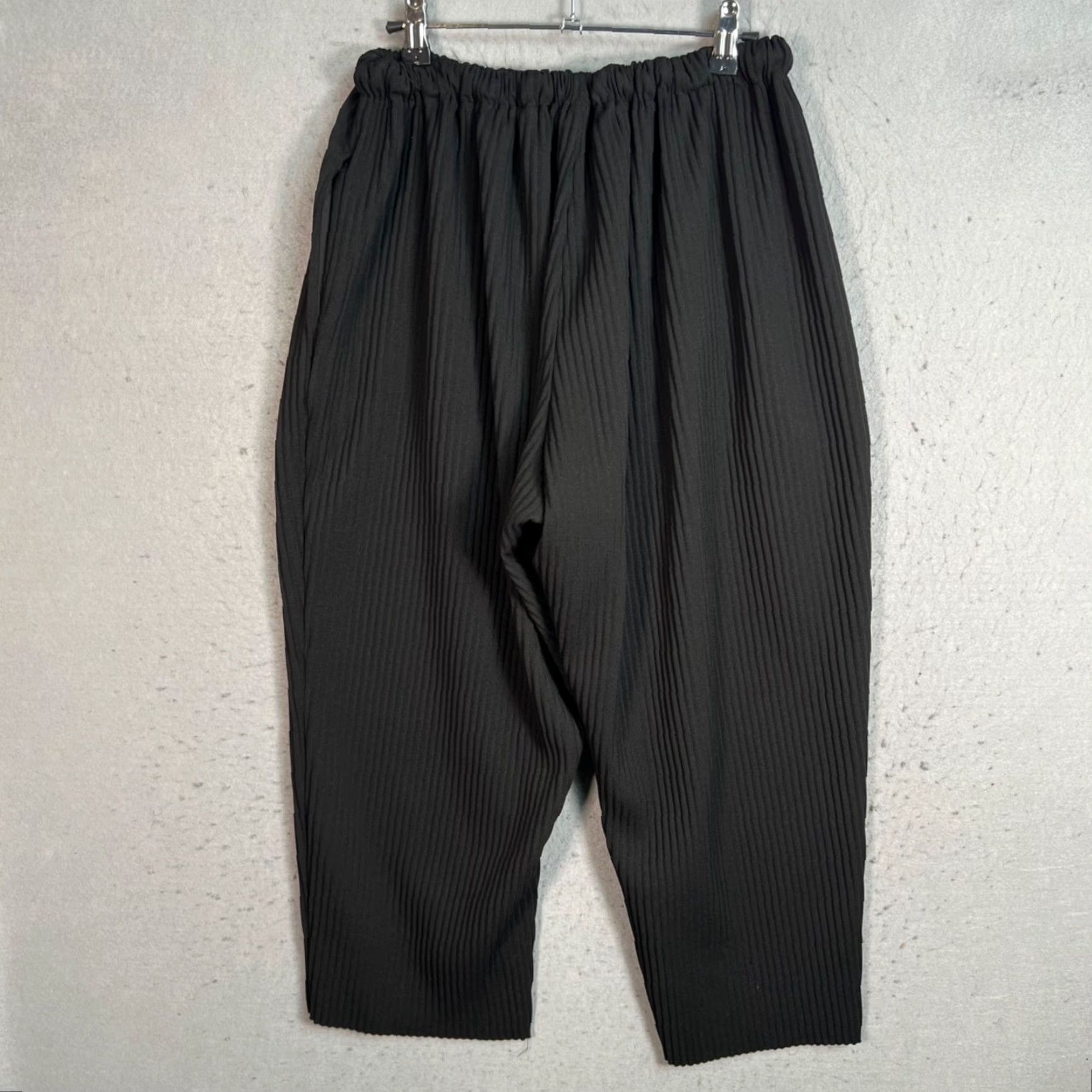 Market VINTAGE Common Market Womens Small Black Pleated Elastic Waist Pants 100% Polyester Size 28" / US 6 / IT 42 - 2 Thumbnail