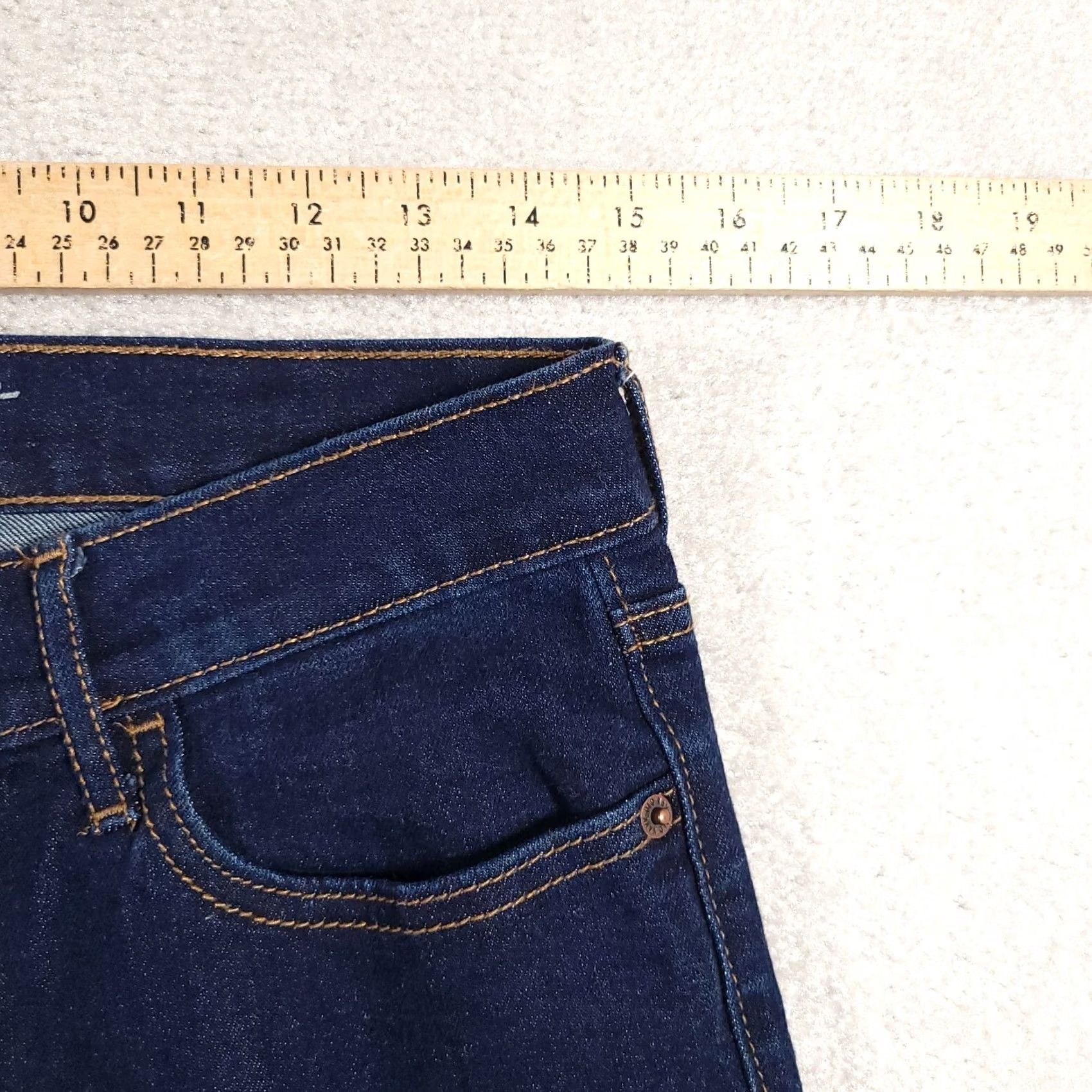 Old Navy Old Navy Jeans Capris The Sweetheart Denim Capri Pants Womens 4 Dark Wash Stretch Cuffed Jeans Regular 4 Blue Women Mens? Size 27" / US 4 / IT 40 - 7 Thumbnail