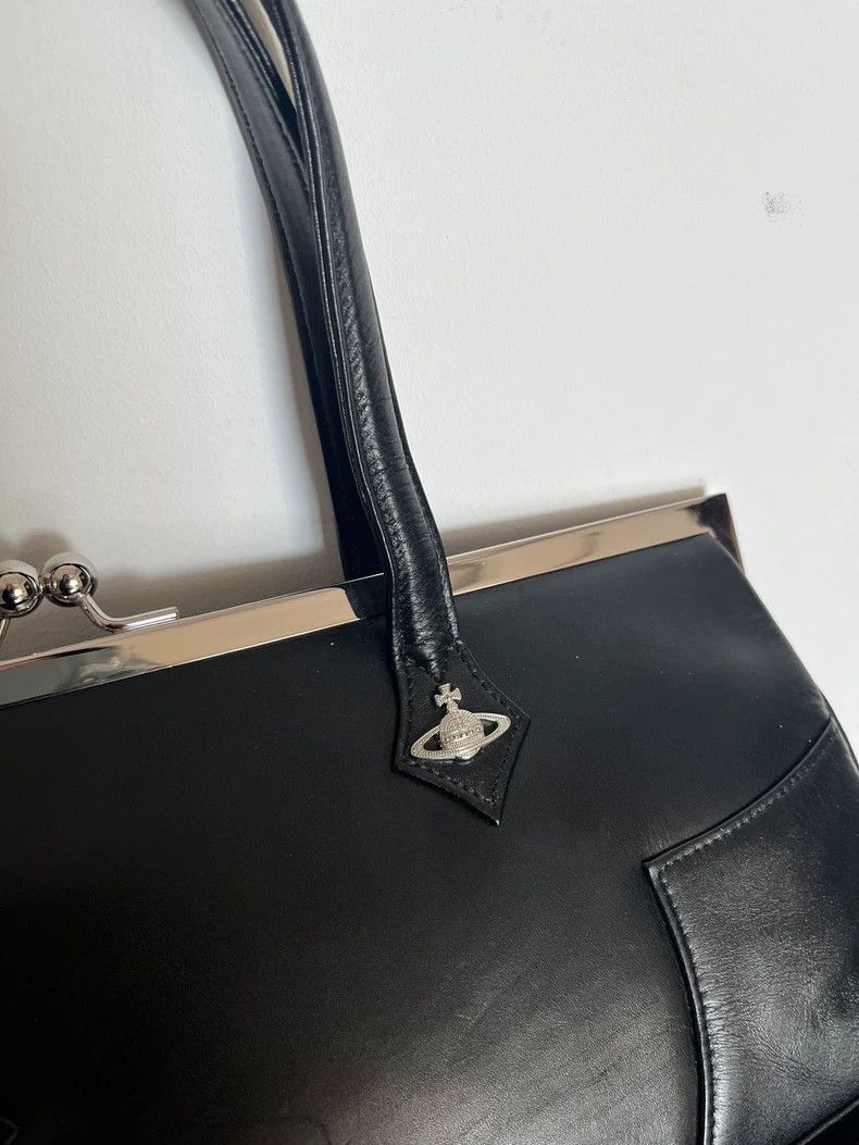 Vivienne Westwood Vivienne Westwood Black Clutch Handbag Size ONE SIZE - 1 Thumbnail