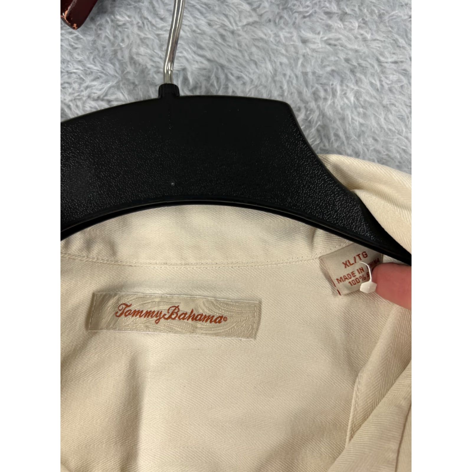 Tommy Bahama Tommy Bahama Shirt Men Extra Large Beige 100% Silk Herringbone Pocket Hawaiian Button-Up Size US XL / EU 56 / 4 - 7 Thumbnail