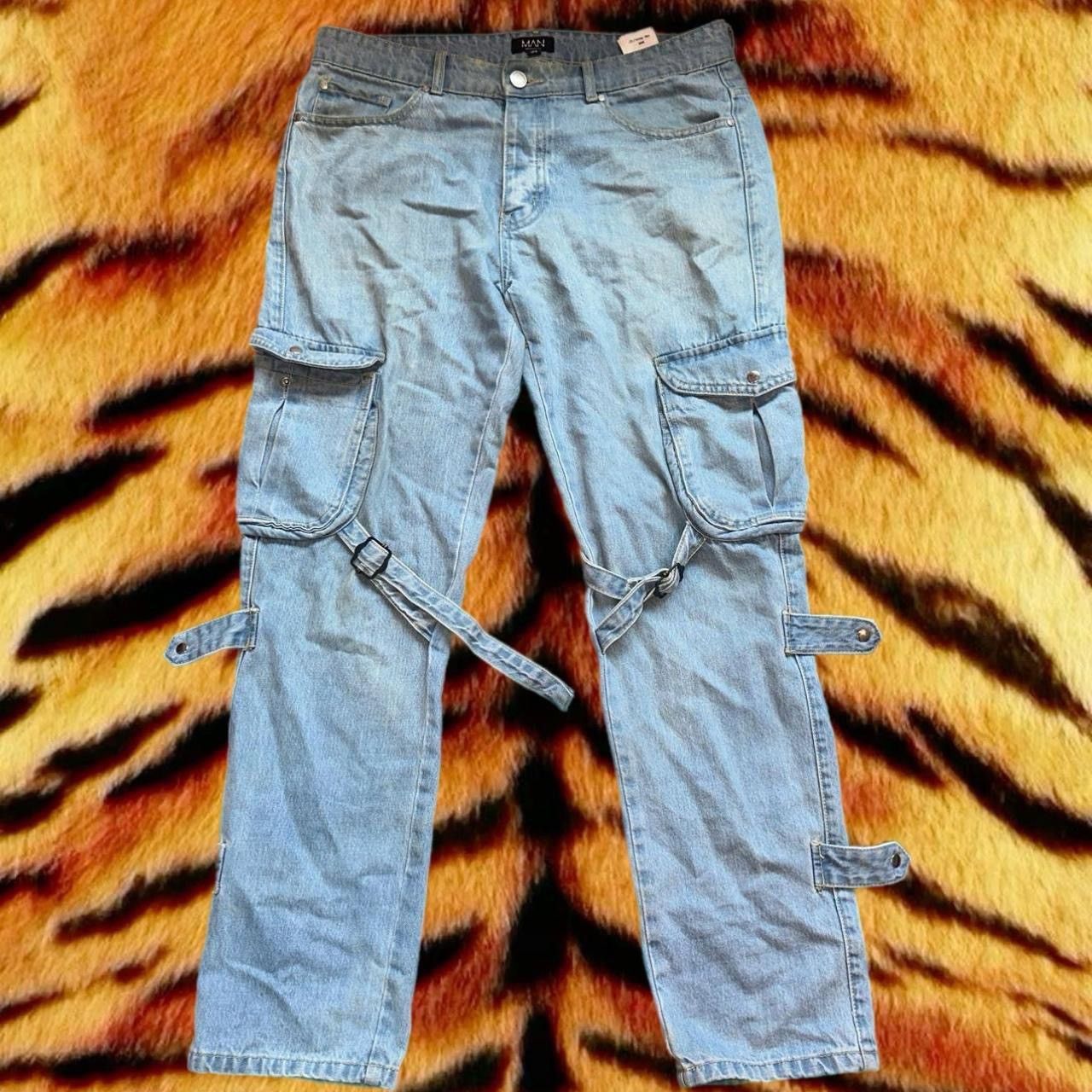 Boohoo × Vintage Light wash cargo jeans with adjustable straps and baggy Size US 34 / EU 50 - 1 Thumbnail