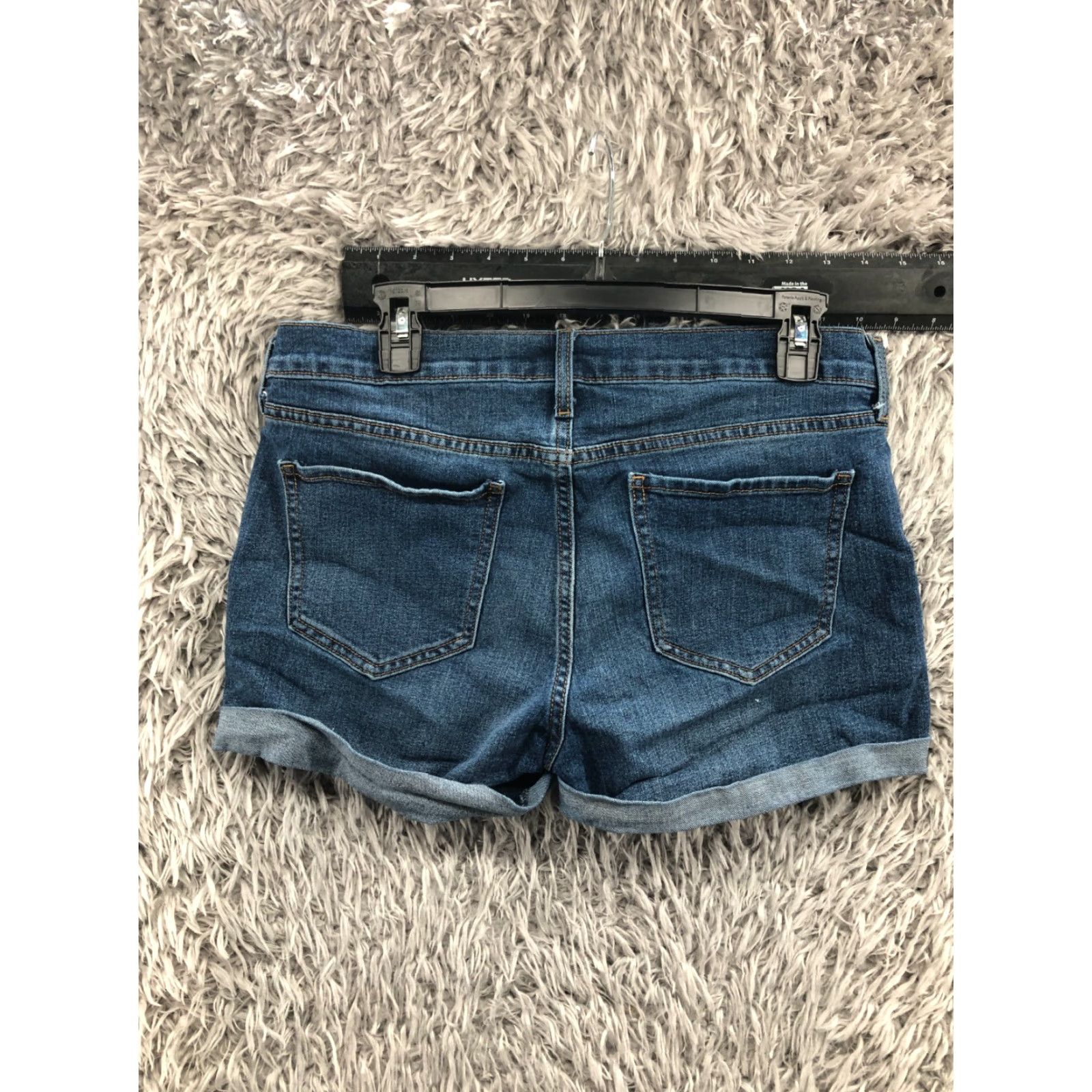 Old Navy Old Navy Boyfriend Shorts Womens Size 8 Mid Rise Medium Wash Blue Denim 5-Pocket Modern Casual Shorts Womens Size 30" / US 8 / IT 44 - 4 Thumbnail
