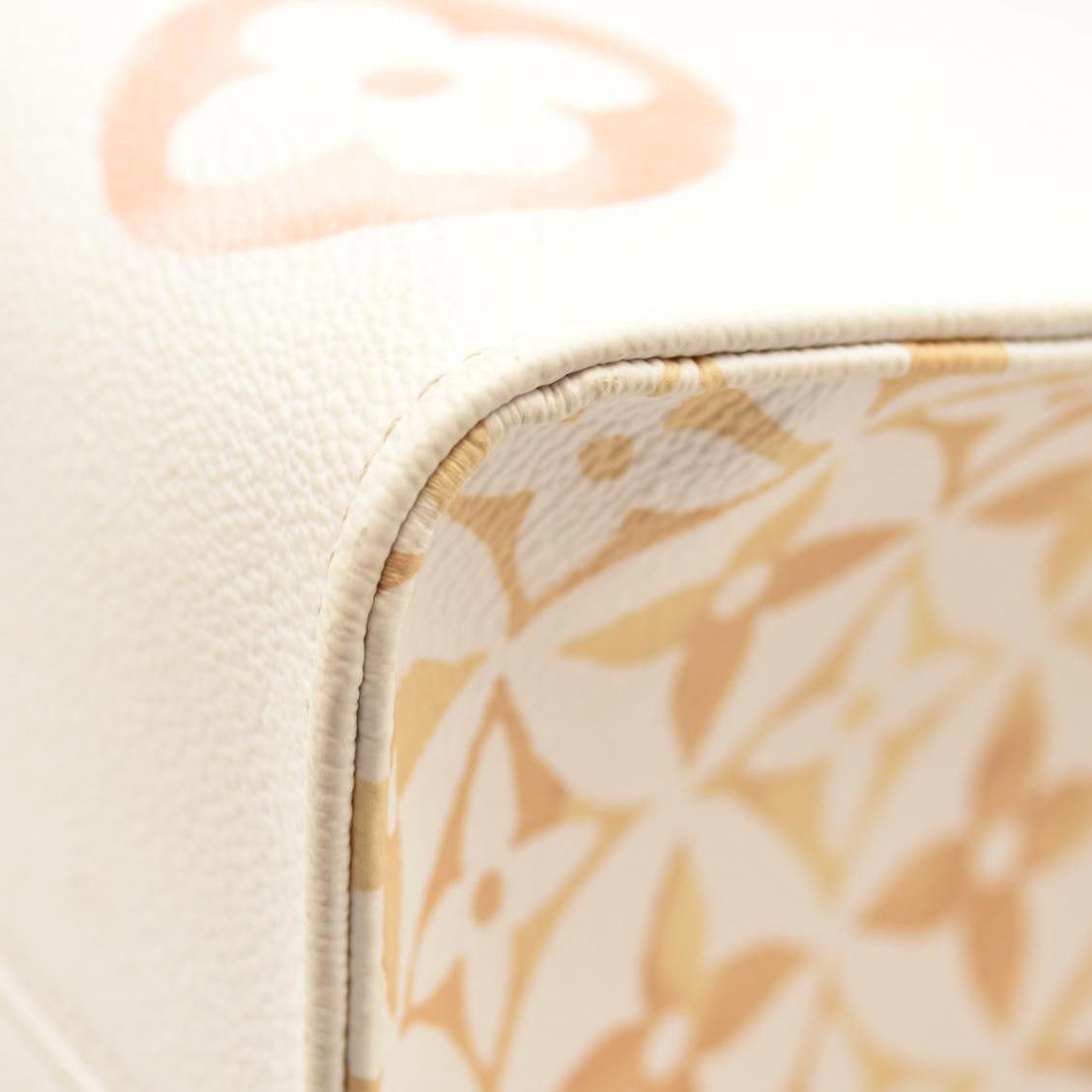 Louis Vuitton Louis Vuitton Monogram Giant By The Pool 2.0 Onthego MM Size ONE SIZE - 9 Thumbnail