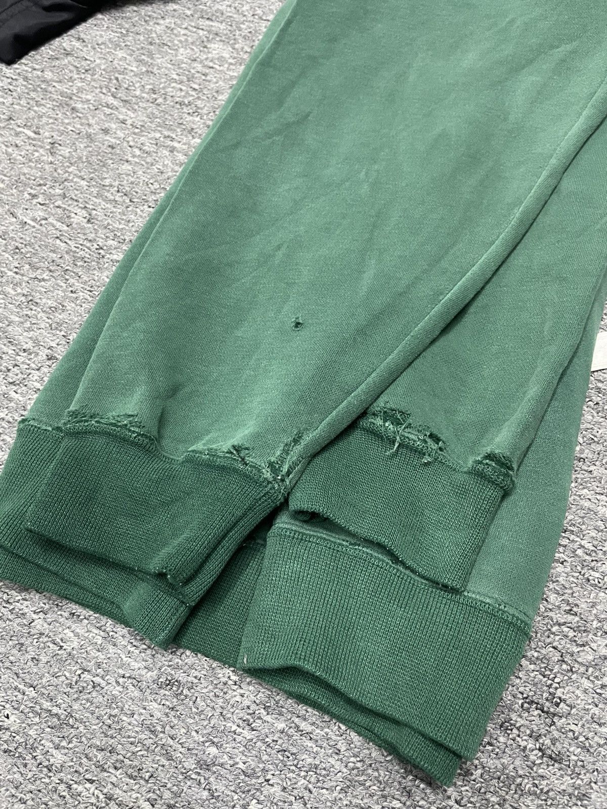 Vintage Vintage UCLA Crewneck Sweatshirt Distressed Faded Green Size US XL / EU 56 / 4 - 9 Thumbnail