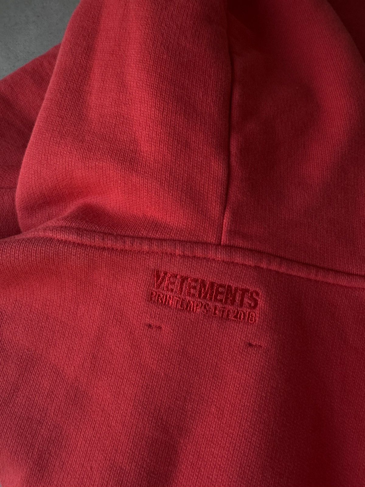 Tommy Hilfiger × Vetements Vetements X Tommy Hilfiger Red Oversize M Size Cotton Hoodie Pullover Sweatshirt Size US M / EU 48-50 / 2 - 11 Thumbnail