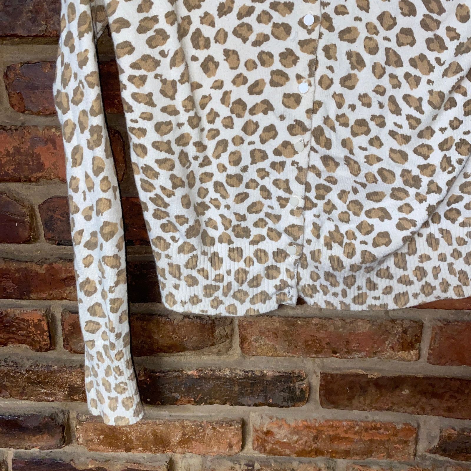 Old Navy Old Navy Cream Leopard Button Down Cardigan Sweater Medium Size M / US 6-8 / IT 42-44 - 3 Thumbnail