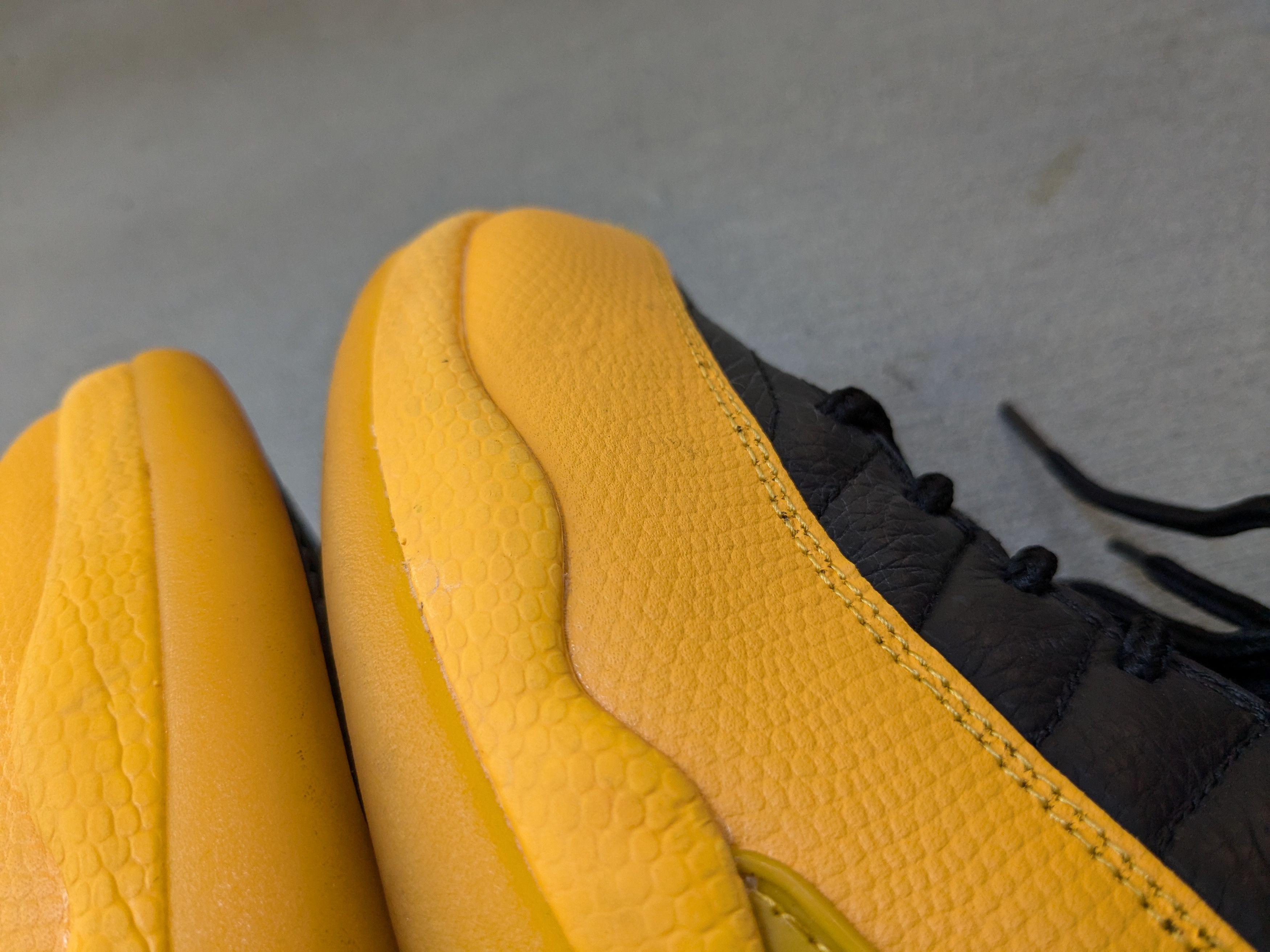 Jordan Brand Nike Air Jordan 12 Retro University Gold 8.5 Yellow Black Size US 8.5 / EU 41-42 - 7 Thumbnail