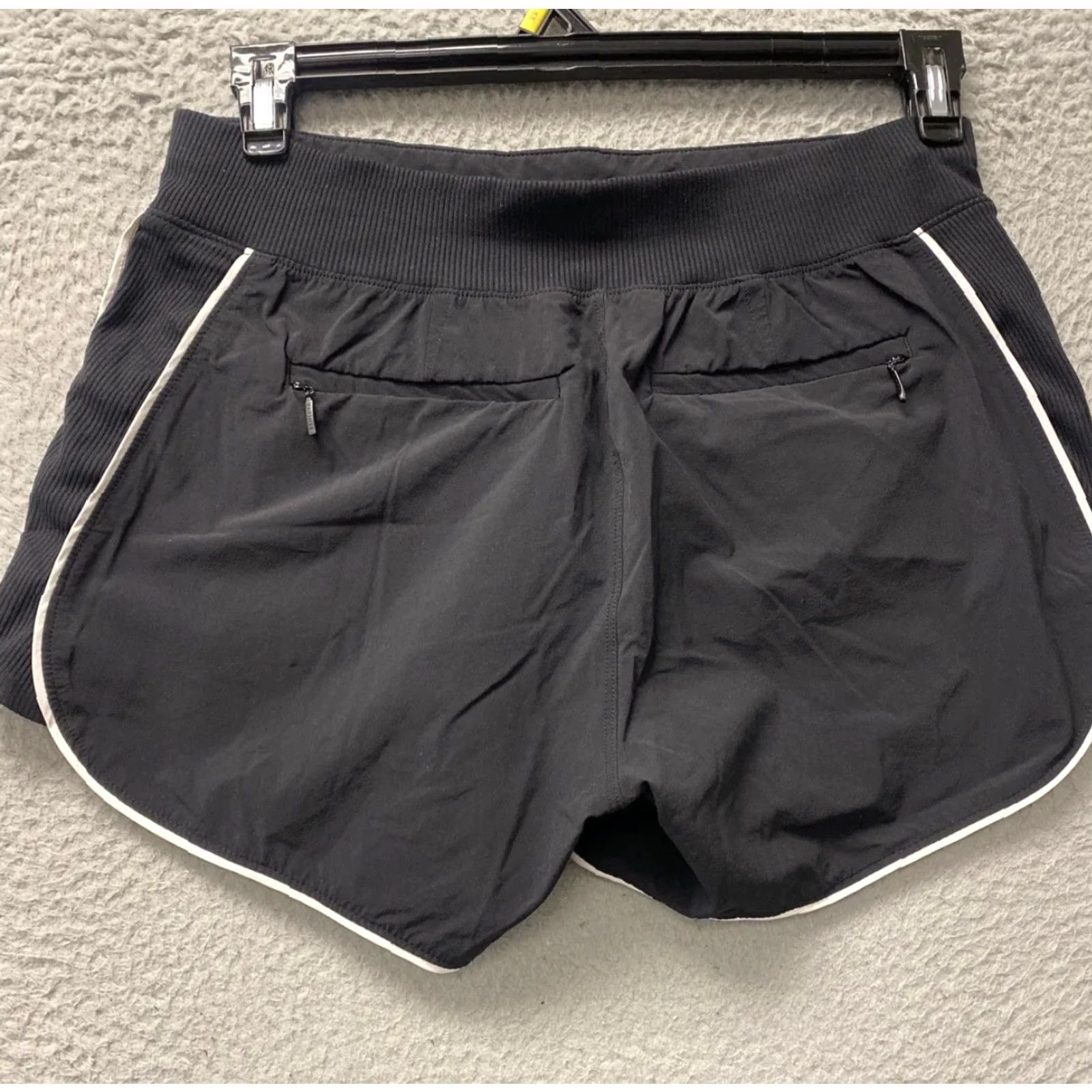 Athleta Athleta Brooklyn Workout Shorts Women Size 6 Black White /107-44 Size 28" / US 6 / IT 42 - 7 Thumbnail