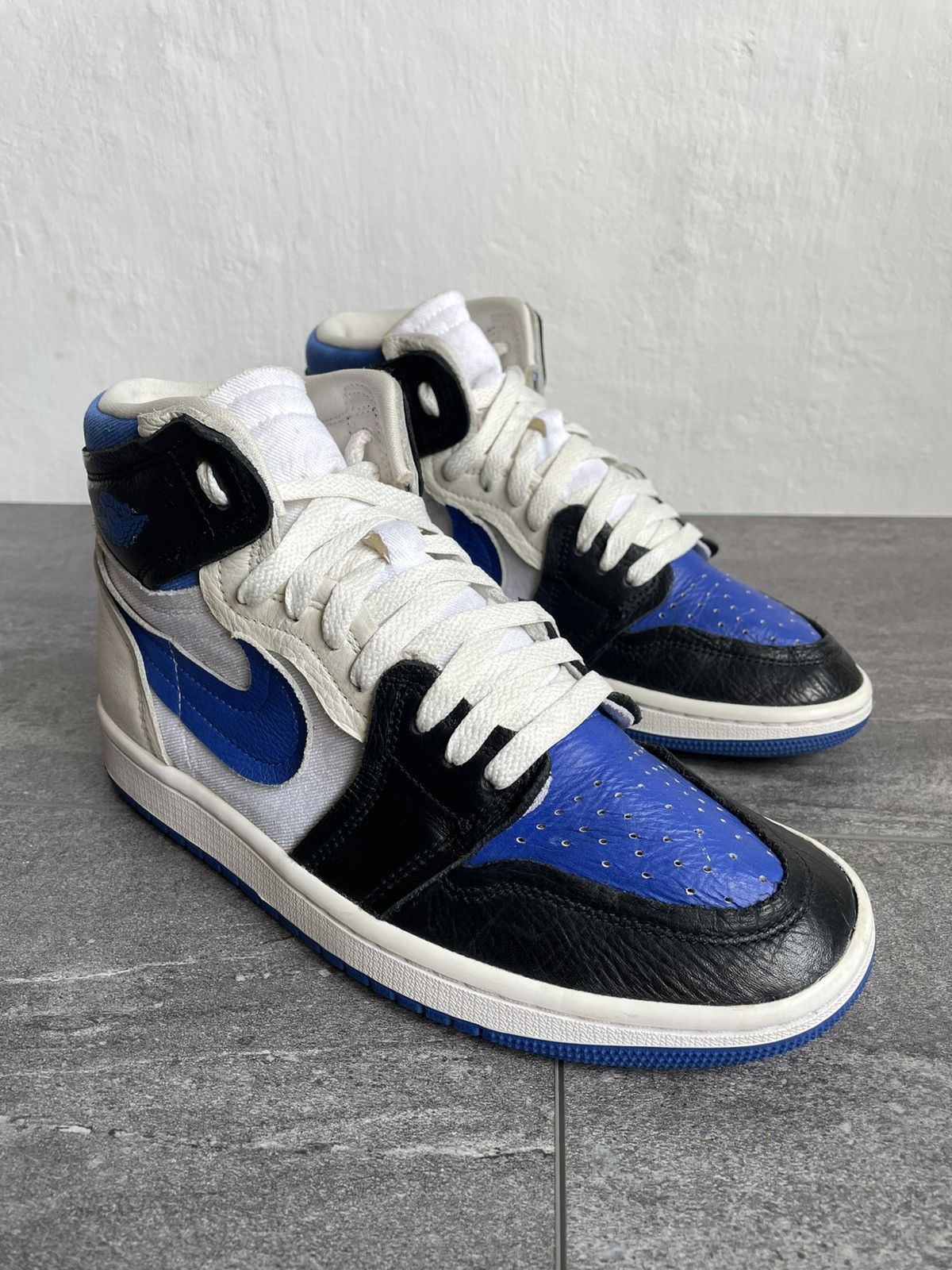 Nike Nike Air Jordan 1 High OG Royal Toe Blue BlackWhite Sneakers Size US 8 / IT 38 - 2 Thumbnail