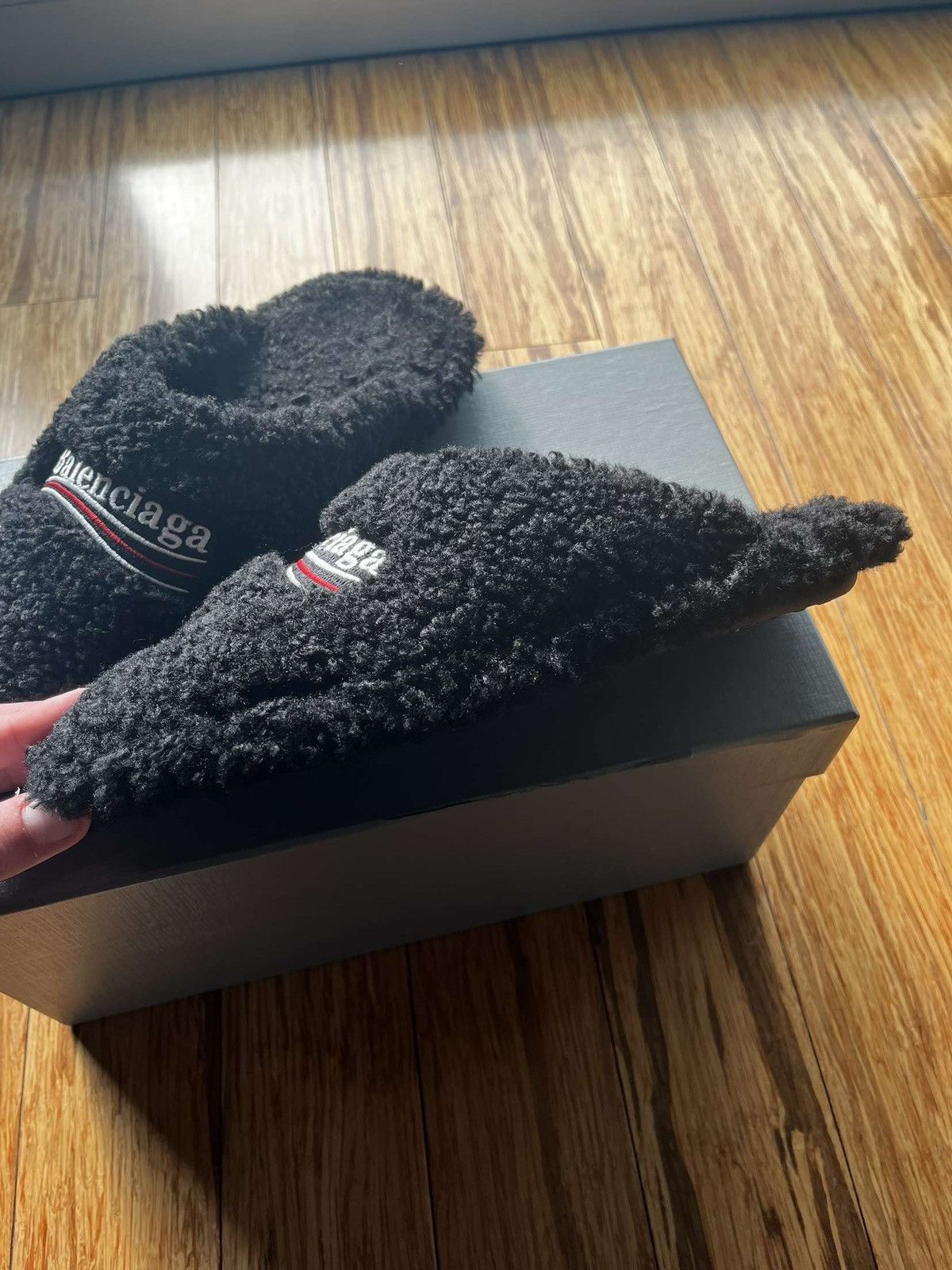 Balenciaga Balenciaga Furry Slides Closed Toe Size US 8 / EU 41 - 5 Thumbnail