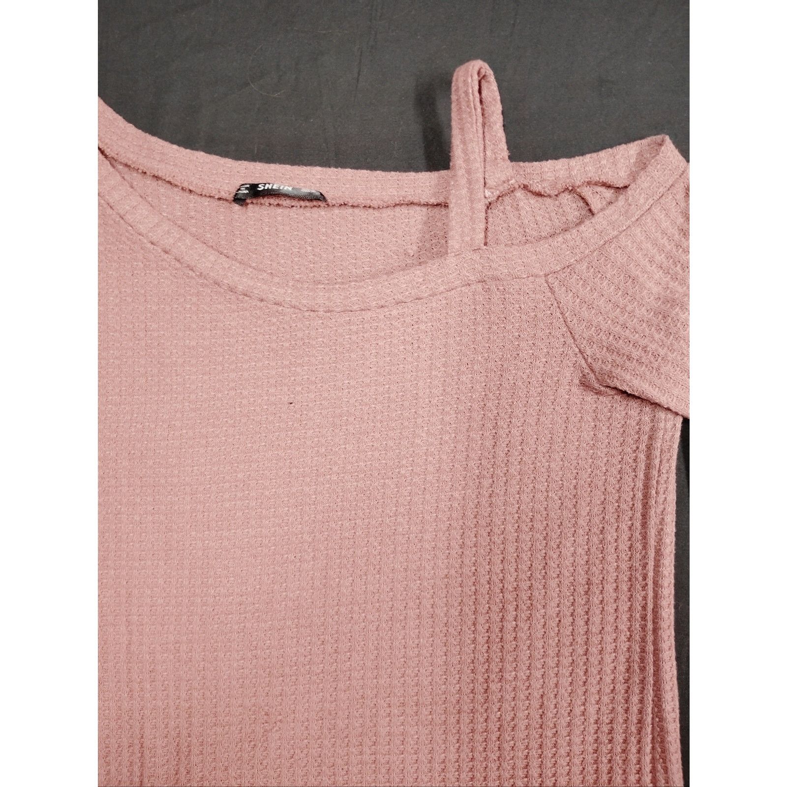 Shein SHEIN Dusty Pink Ribbed Knit Top With Cutout Shoulder Size M / US 6-8 / IT 42-44 - 2 Thumbnail