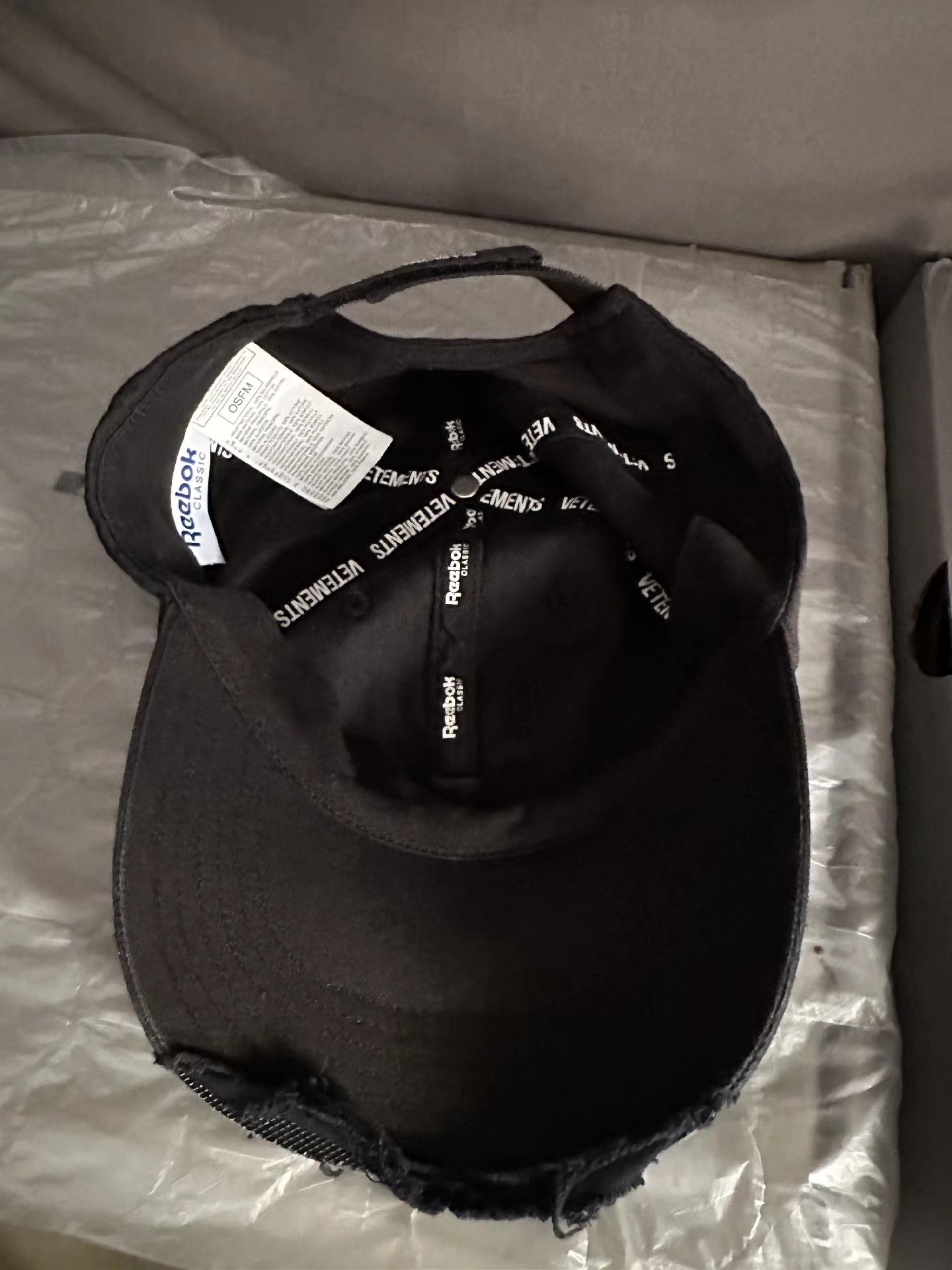 Vetements Vetements 18Aw Saturday Distressed Baseball Cap Size ONE SIZE - 5 Thumbnail