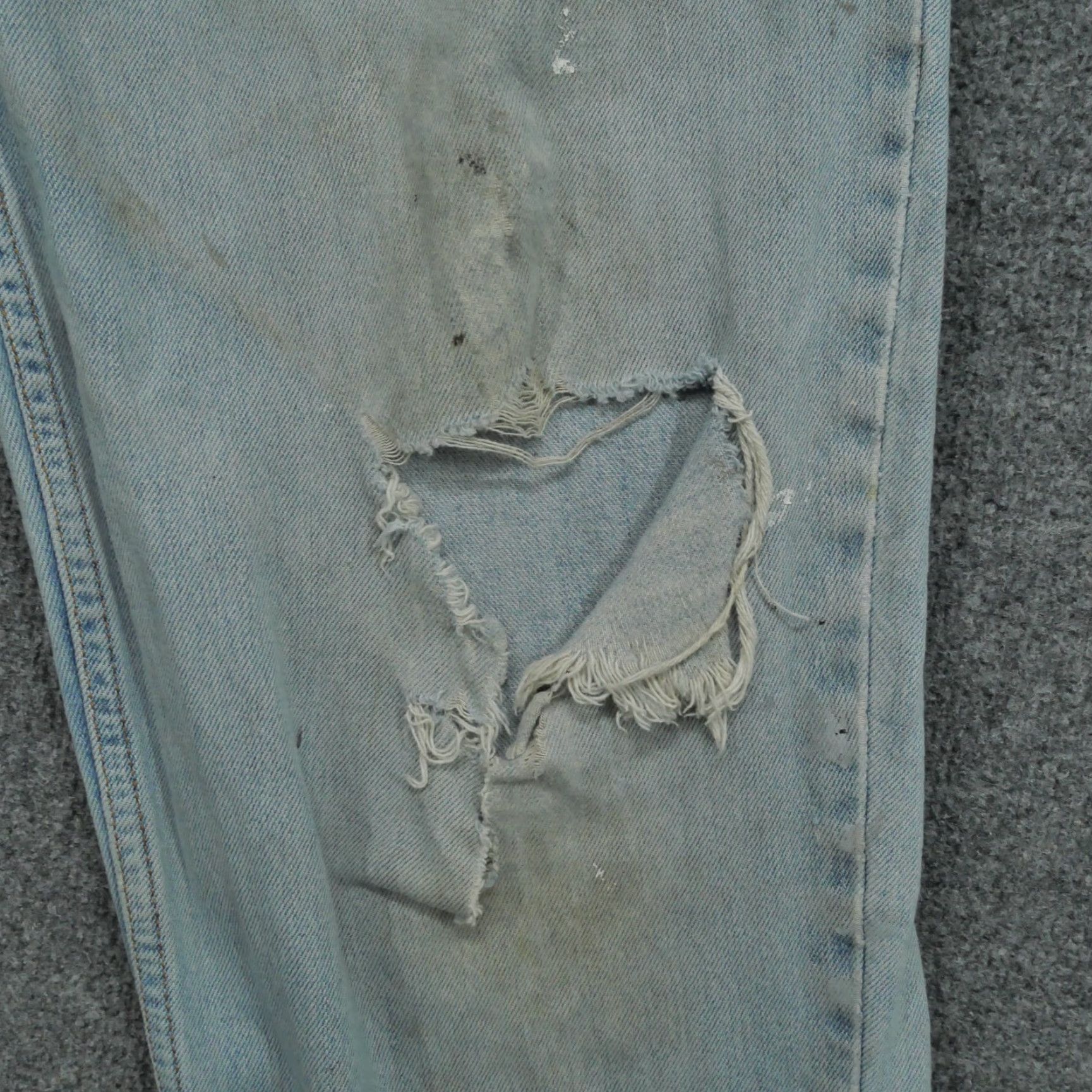 Levi's VINTAGE Levi's 560 Jeans Mens 36x34 Blue Distressed Grunge Tapered Baggy 90s Men Jeans Size US 36 / EU 52 - 2 Thumbnail